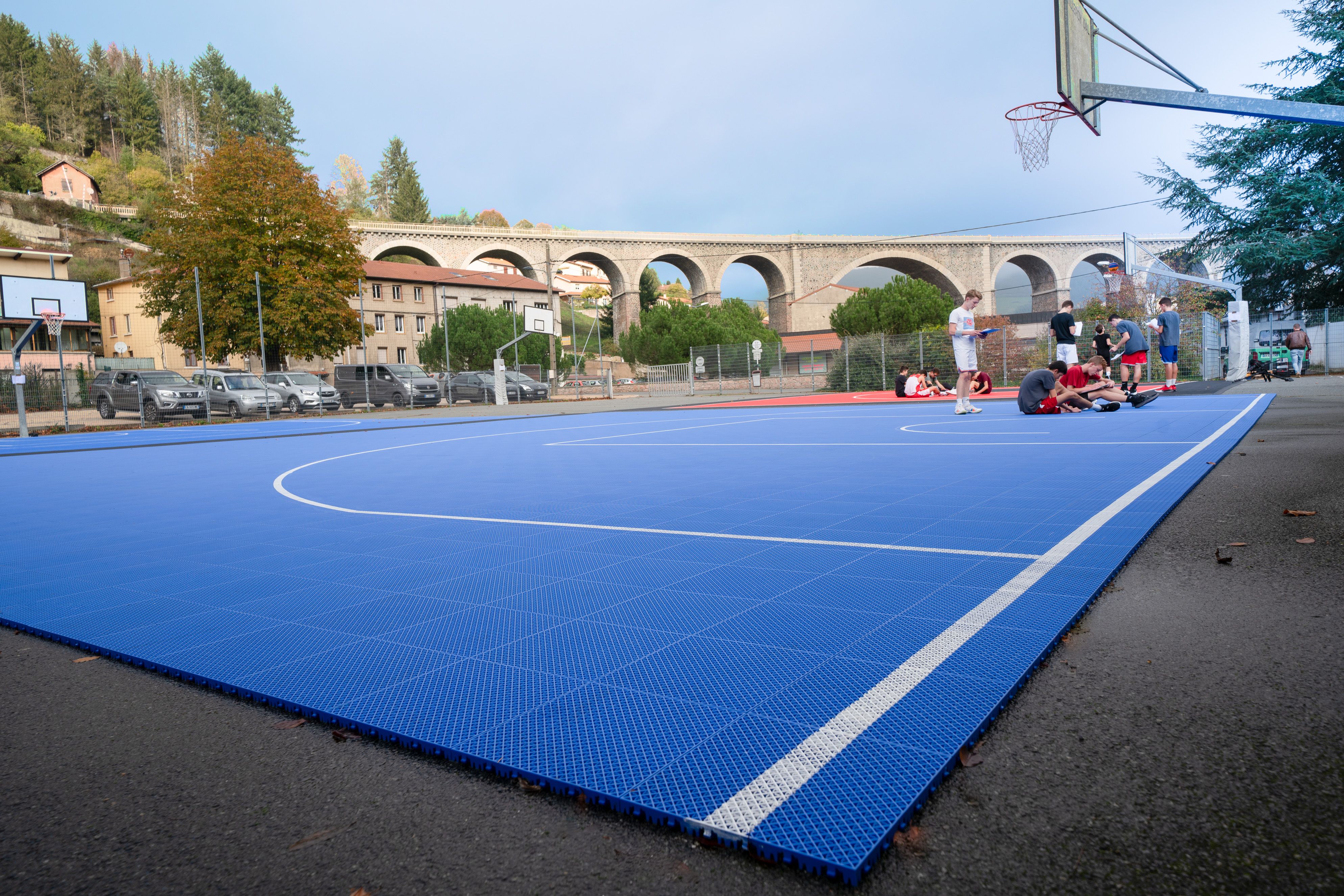 PowerGame+ equipa numerosas pistas exteriores de baloncesto