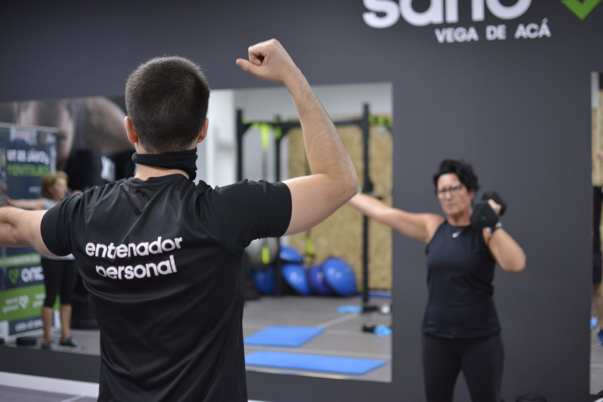 Sano Center entrenador personal gimnasio empleo