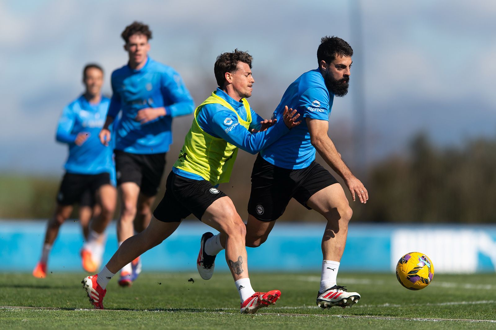 Deportivo Alaves LaLiga entrenamiento 2025