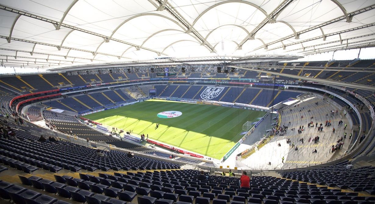 Commerzbank-Arena, el estadio del Eintracht de Frankfurt de Alemania, con poco público.