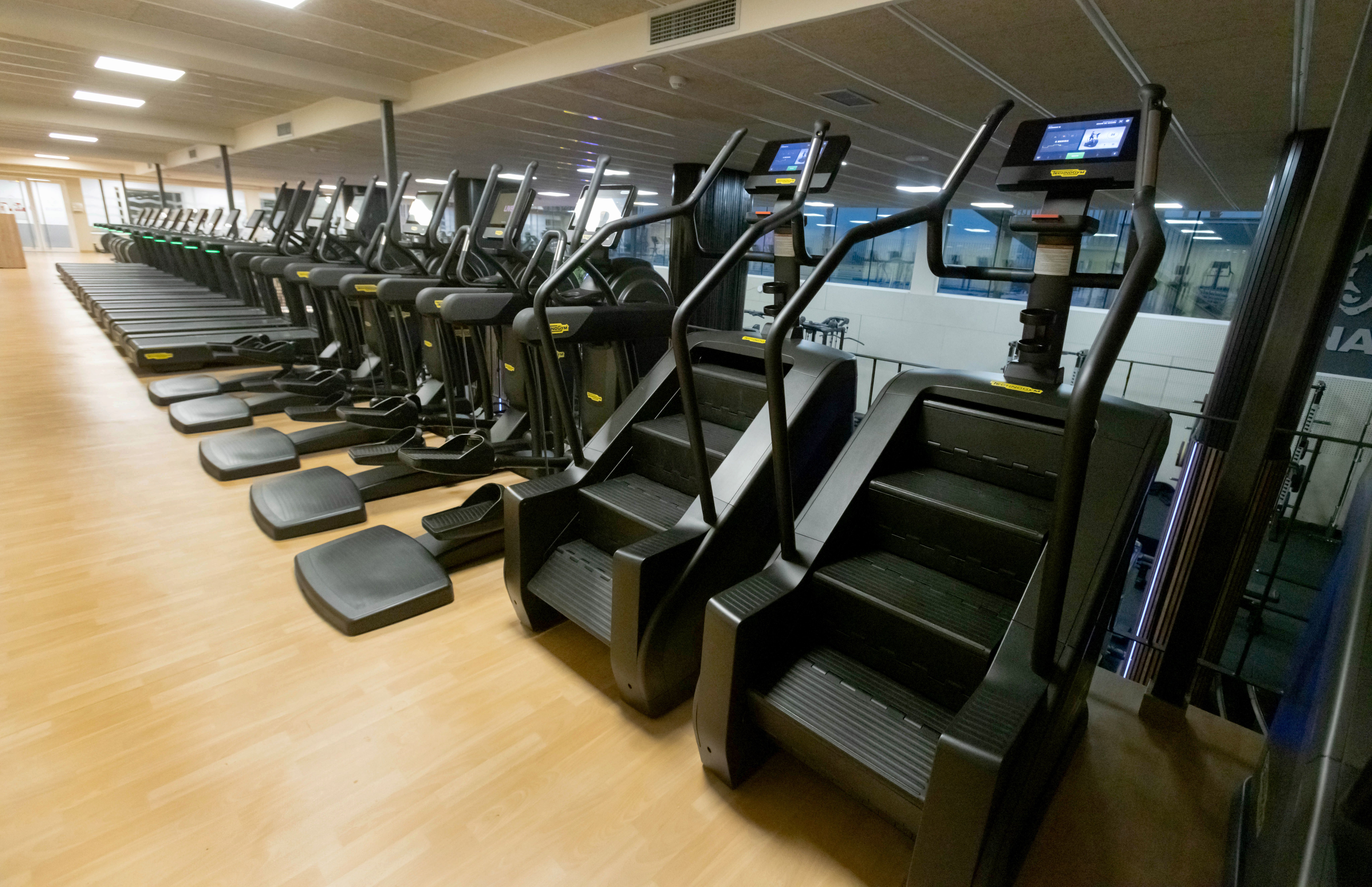 Zona de cardio del gimnasio CN Atlètic Barceloneta equipada por Technogym 2