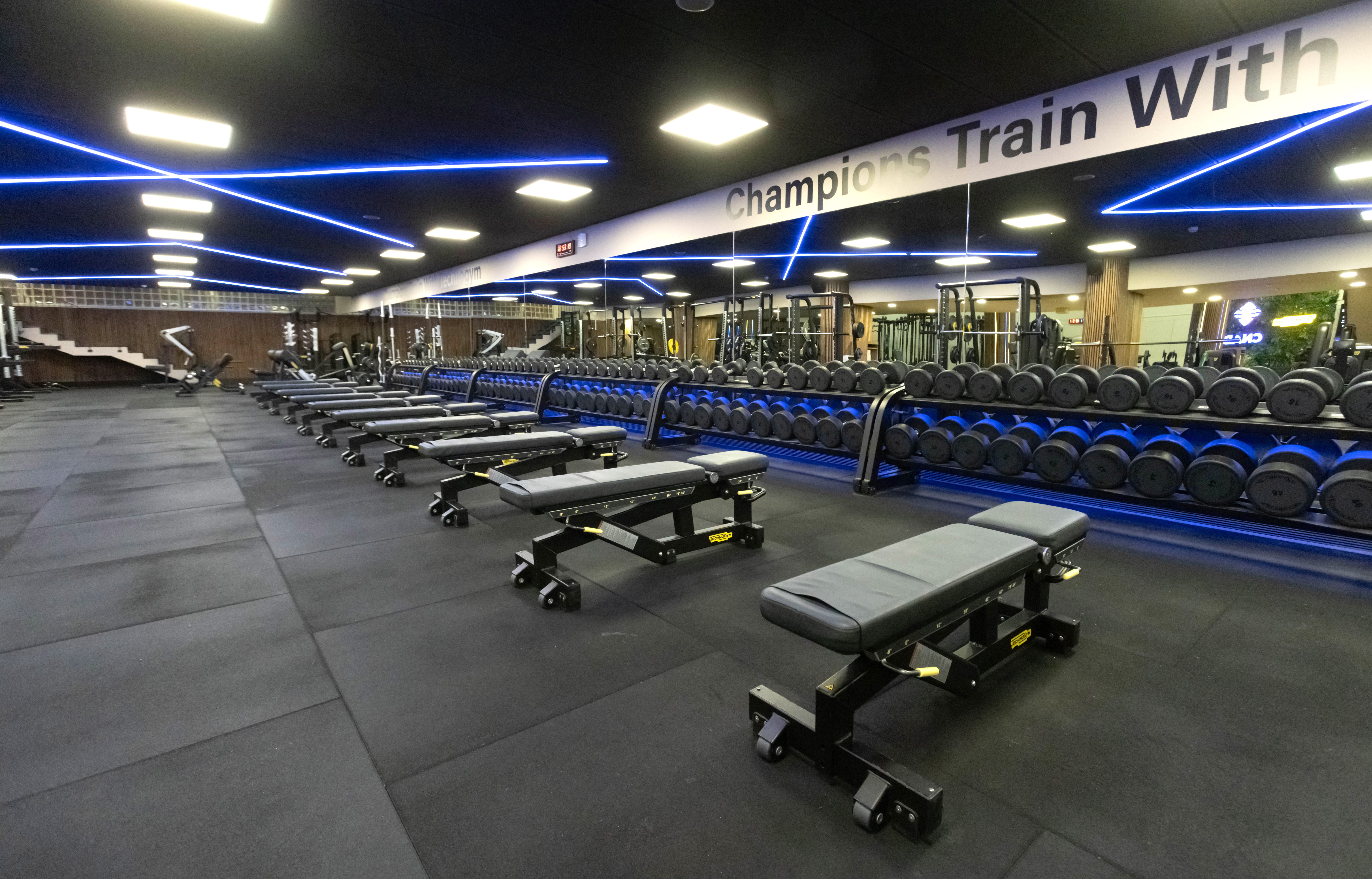 Zona de peso libre del gimnasio del CN Atlètic-Barceloneta