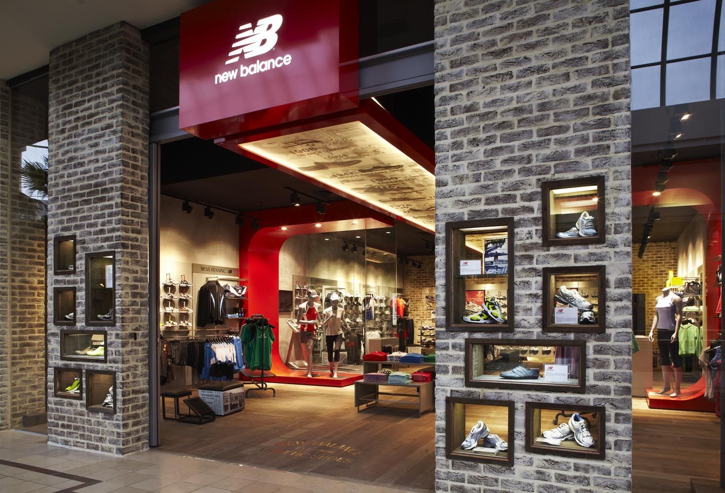 New Balance recupera suma otras dos tiendas propias en y Barcelona