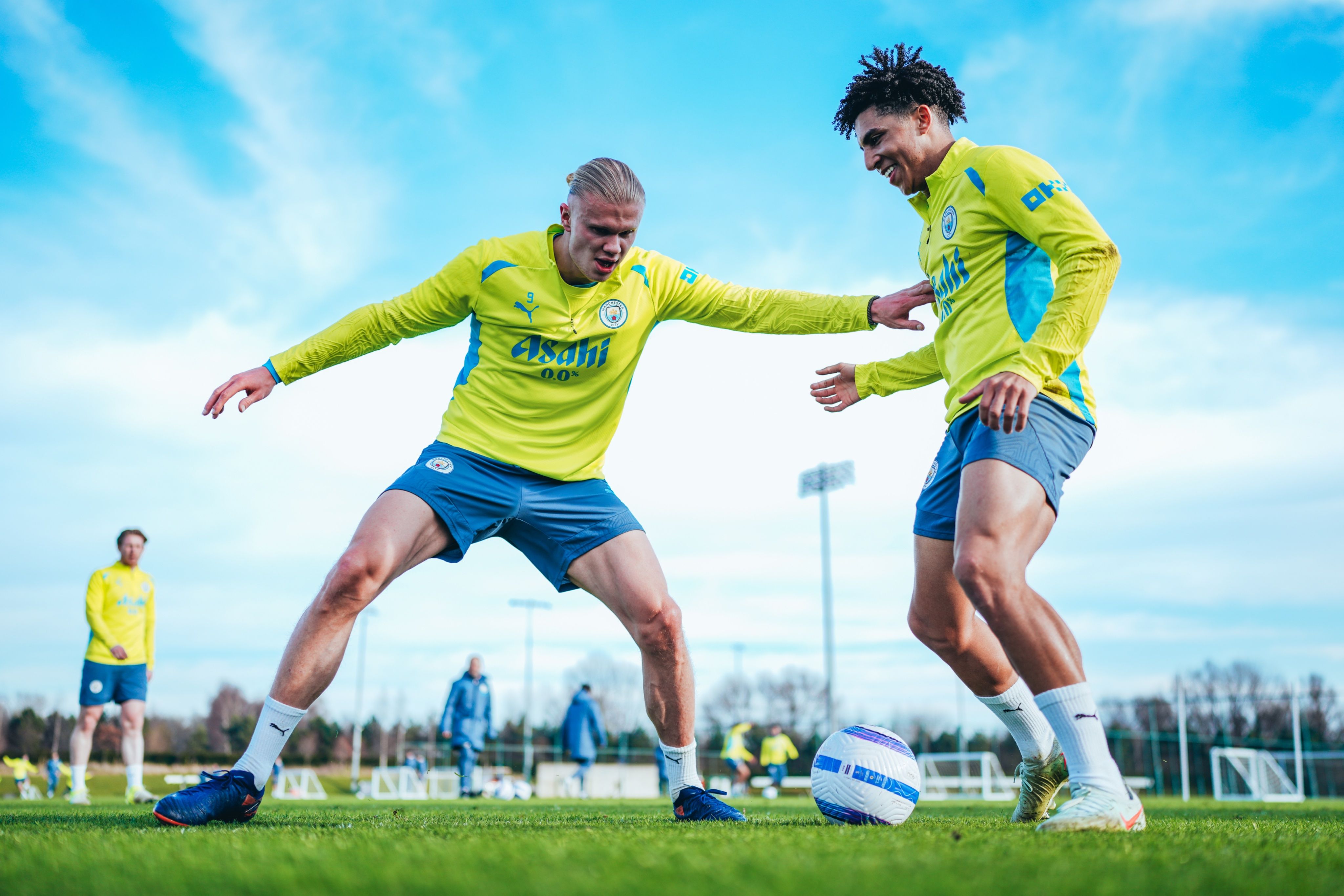 Manchester City Puma Asahi Haaland 2025