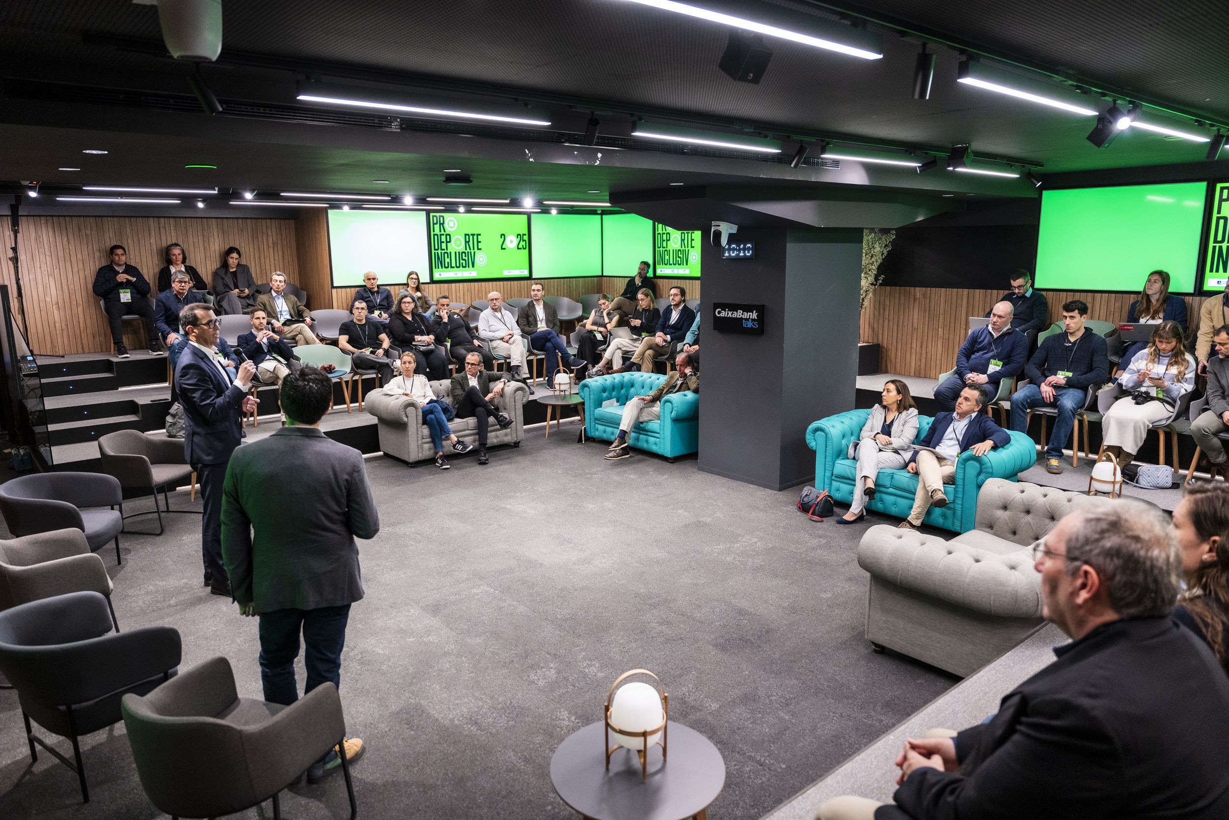 El espacio All in One de CaixaBank de Barcelona fue protagonista y con su formato de ágora fomentó una interacción total entre expertos y asistentes de PRO Deporte Inclusivo 2025