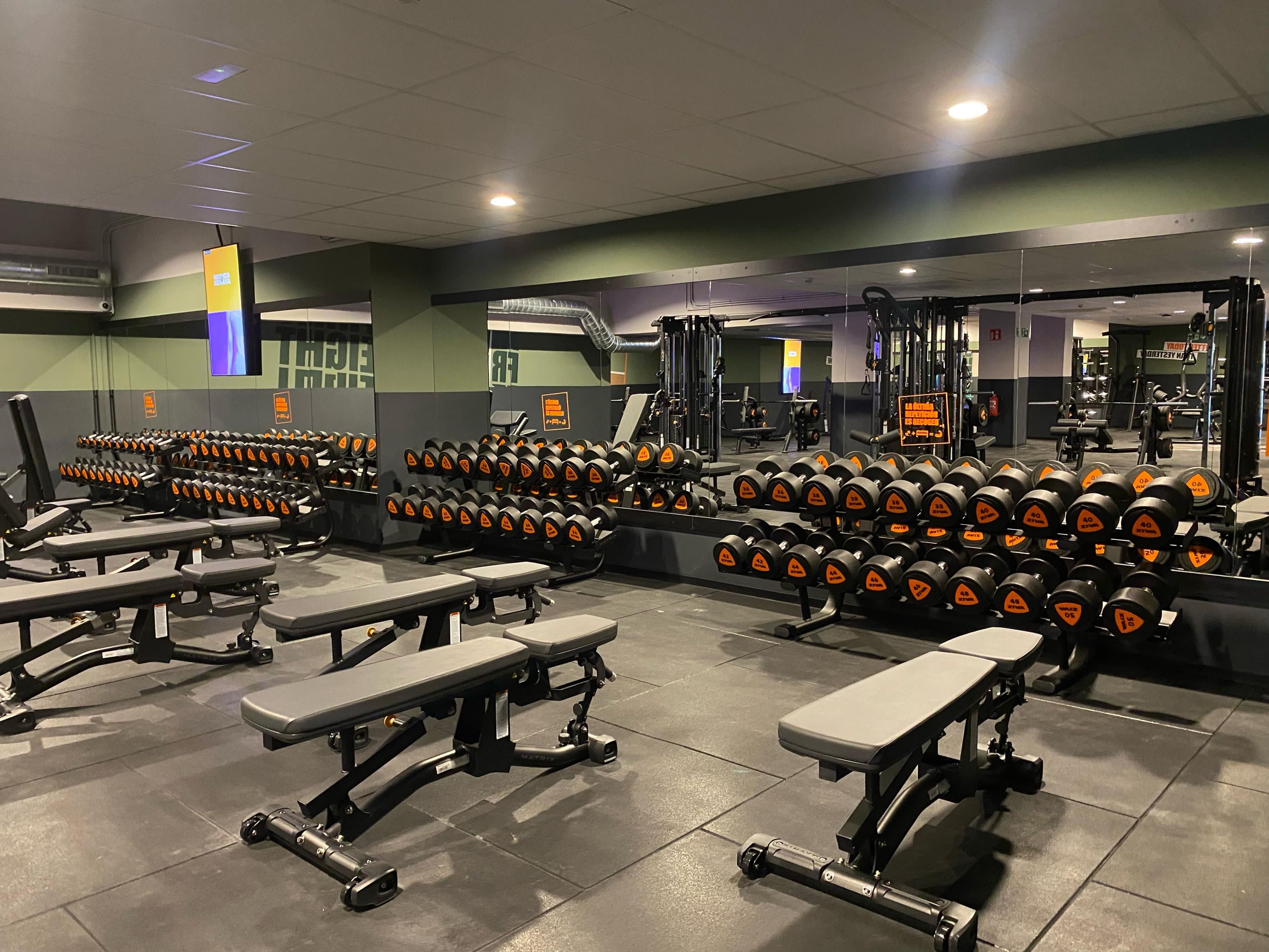 Gimnasio Basic-Fit Cornella Carretera d'Esplugues