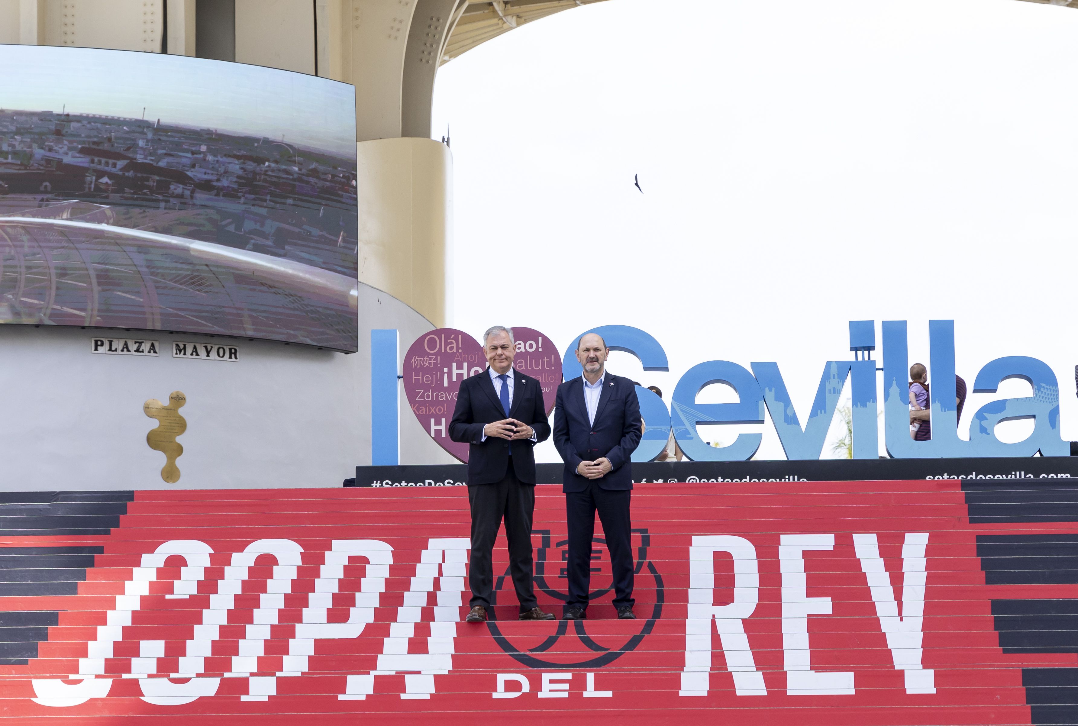 José Luis Sanz, alcalde de Sevilla, y Rafael Louzán, presidente de la Federación. / RFEF