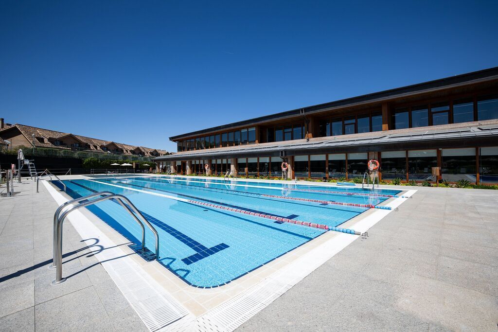 David Lloyd piscina exterior