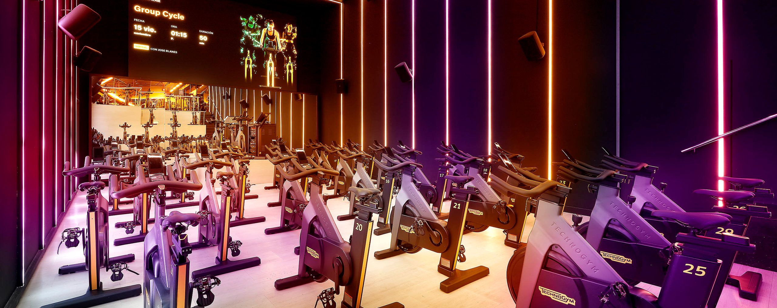 Sala de cycling equipada por Technogym