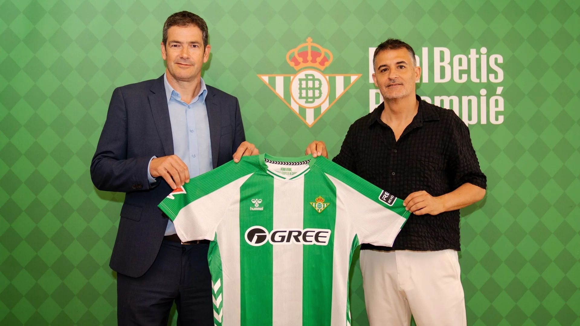 Real Betis Ramon Alarcon Hummel Coe García patrocinio 2025