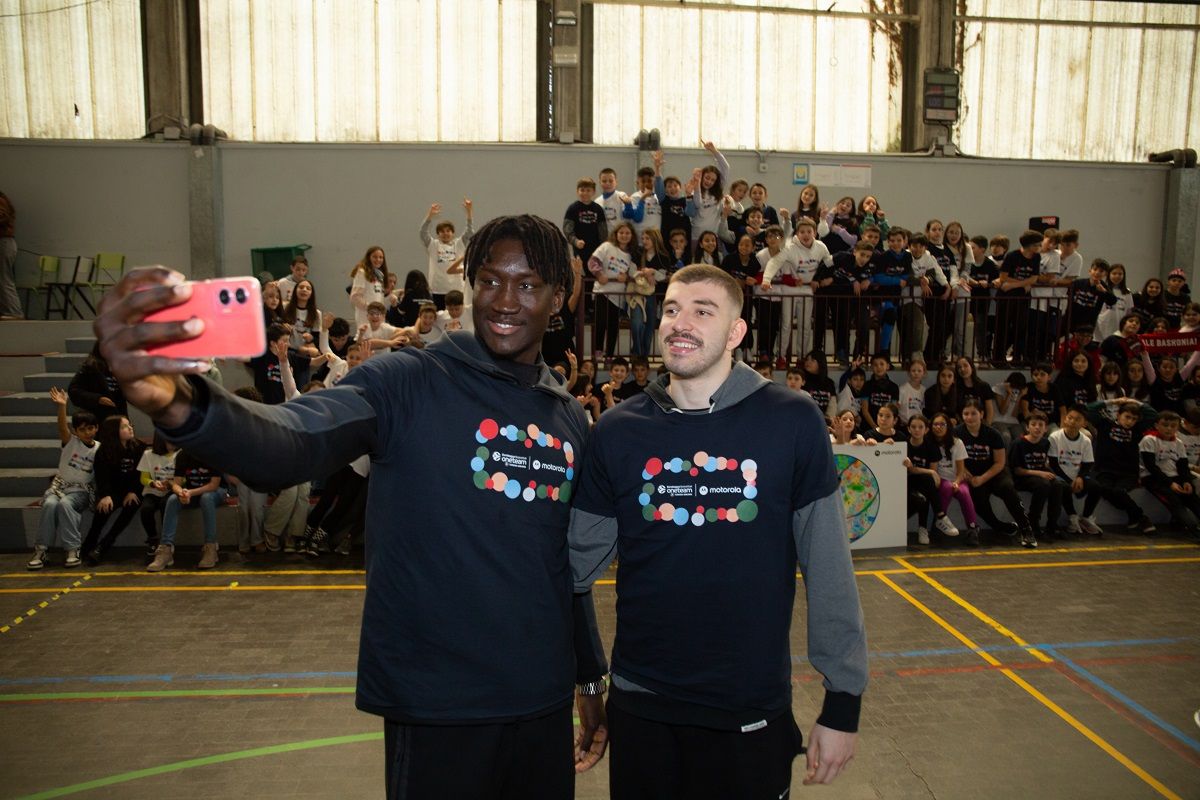Motorola, activando con el programa Bouncing for Good