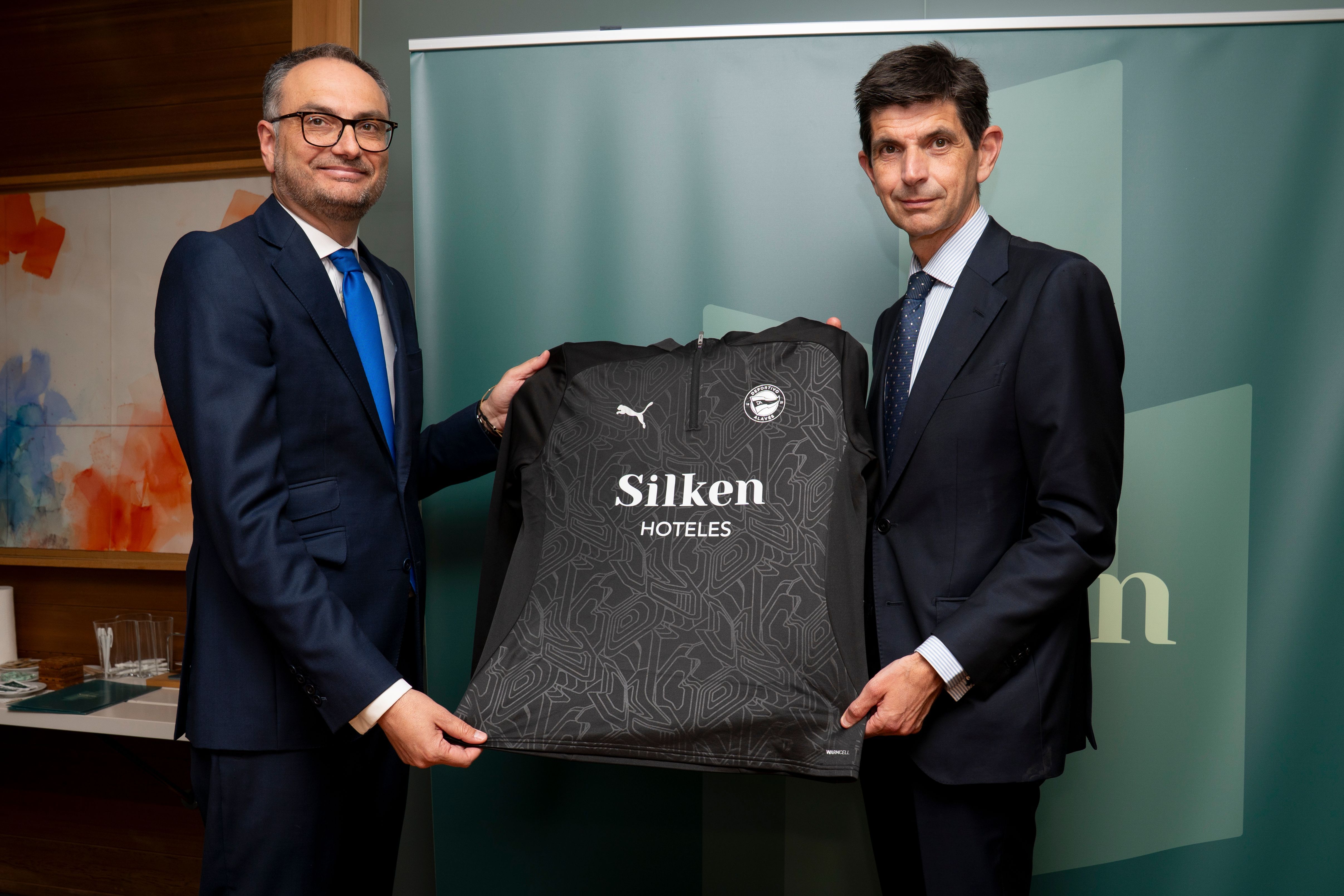 Deportivo Alavés Silken patrocinio ropa prepartido 2025