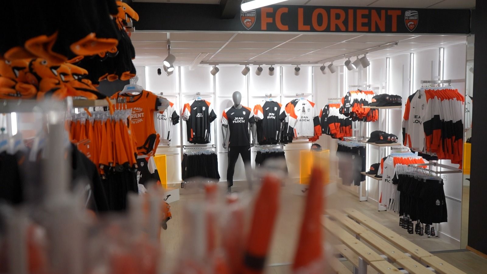 FC Lorient Joma Ligue 1 retail patrocinio tecnico 2025