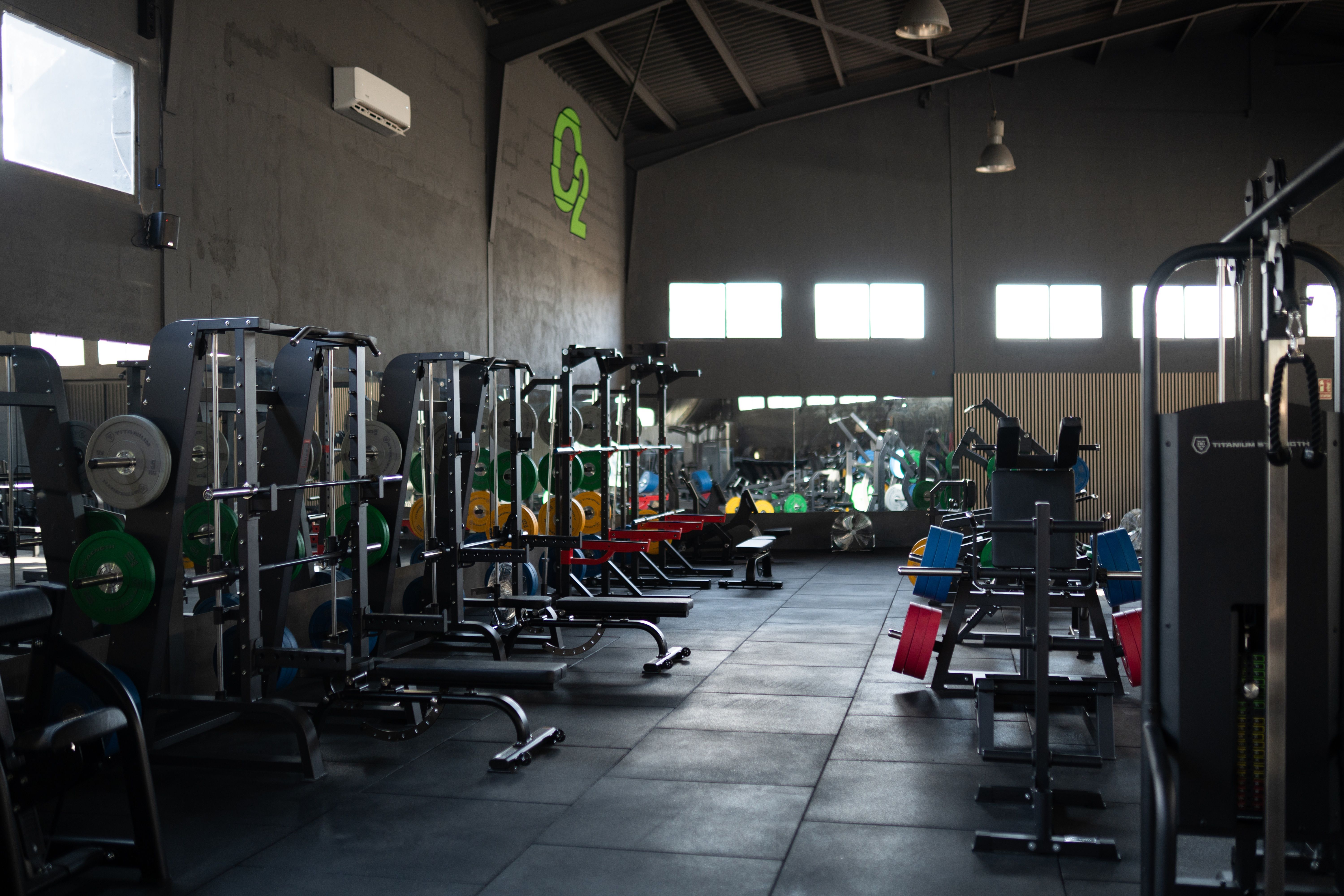 Titanium Strength cuenta con diferentes líneas especializadas en fuerza y tonificación