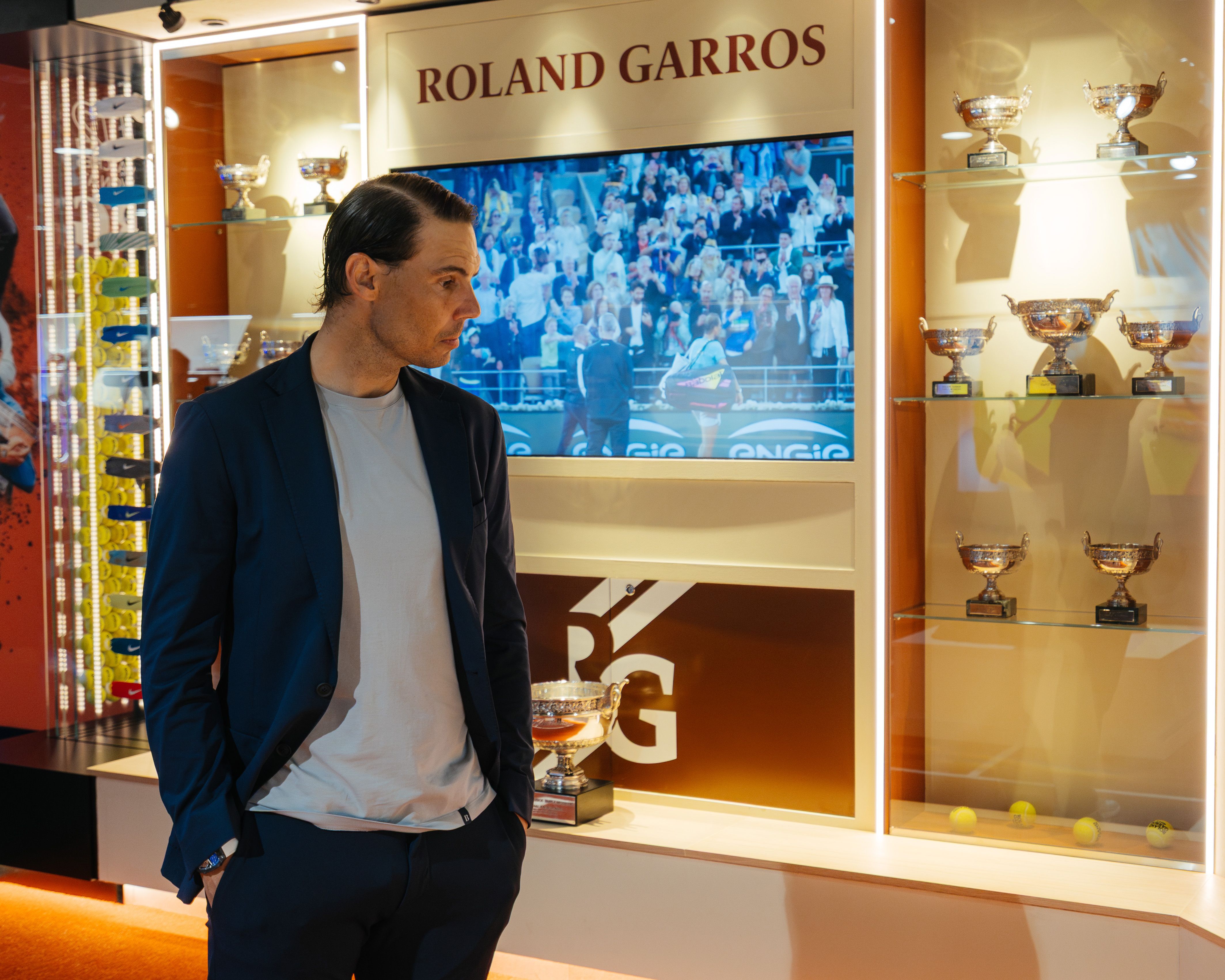 Rafa Nadal, visitando la zona del Museo dedicada a Roland Garros