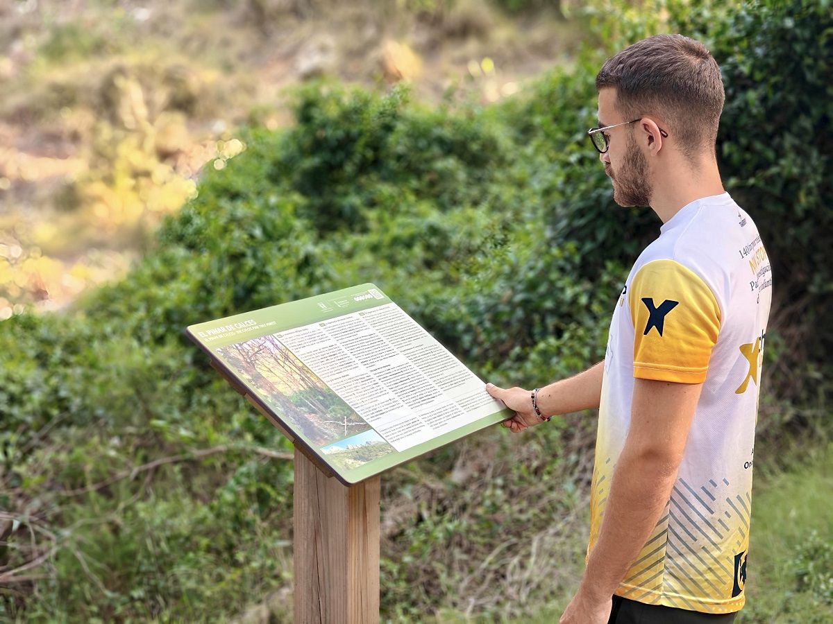 Caminar entre antiguos bancales y pinares en la Sierra de Bèrnia permite descubrir la fusión entre naturaleza, historia y tradición
