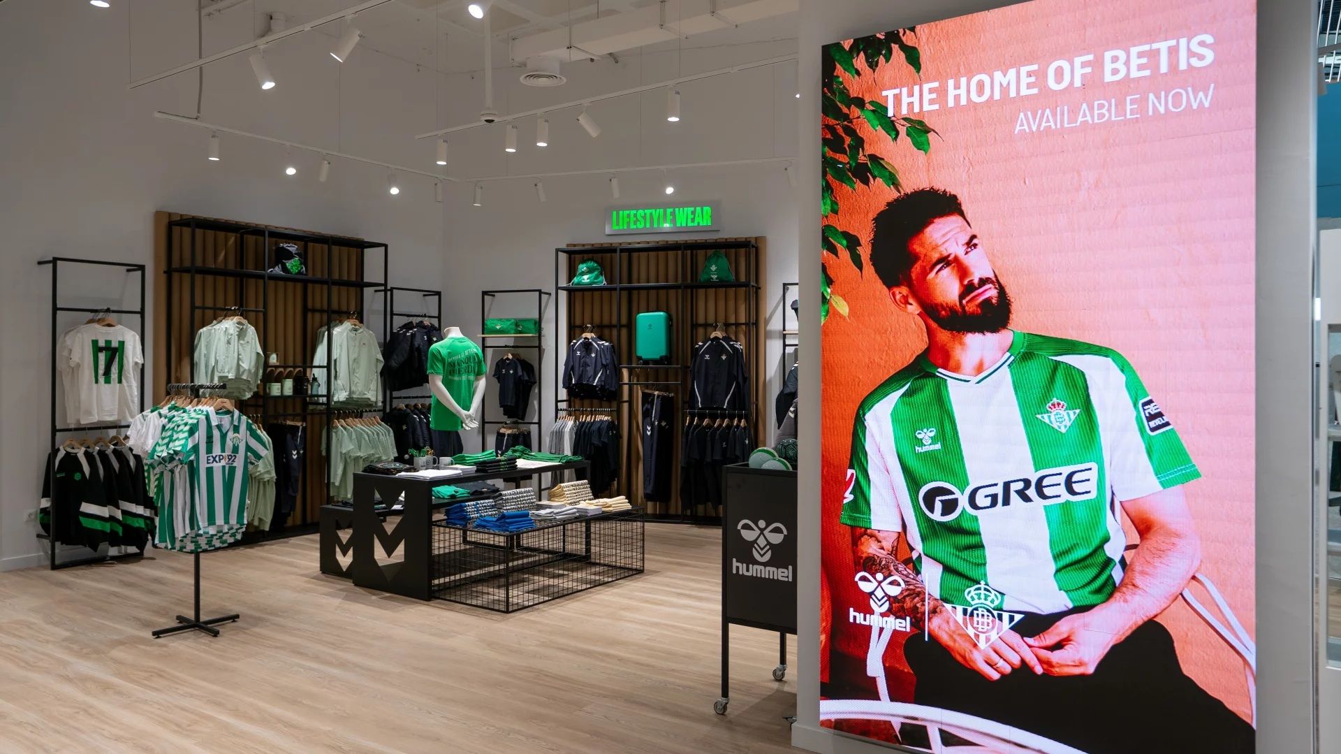 Real Betis tienda Lagoh retail 2025