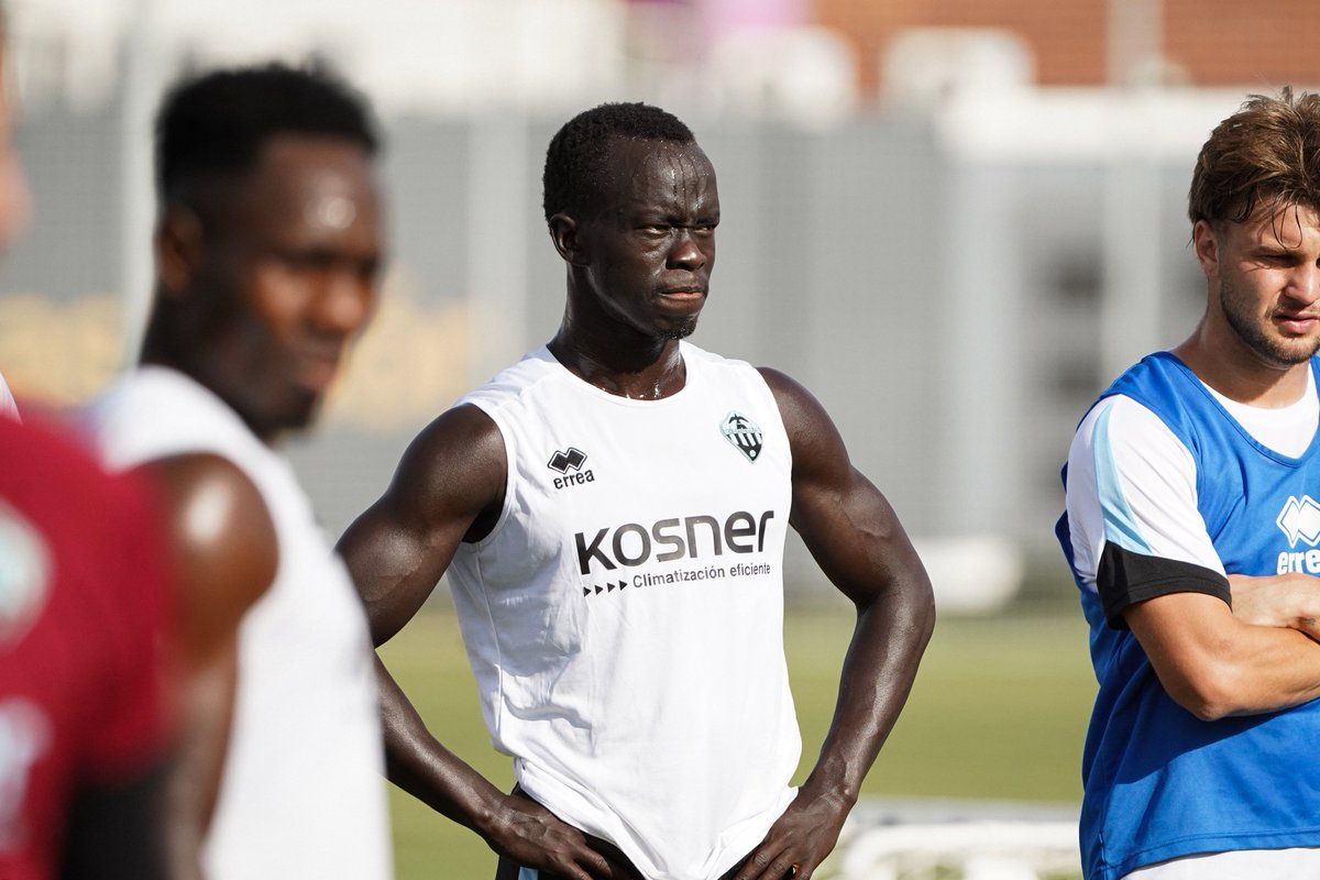 CD Castellón Kosner patrocinador ropa de entrenamiento LaLiga 2025 2026