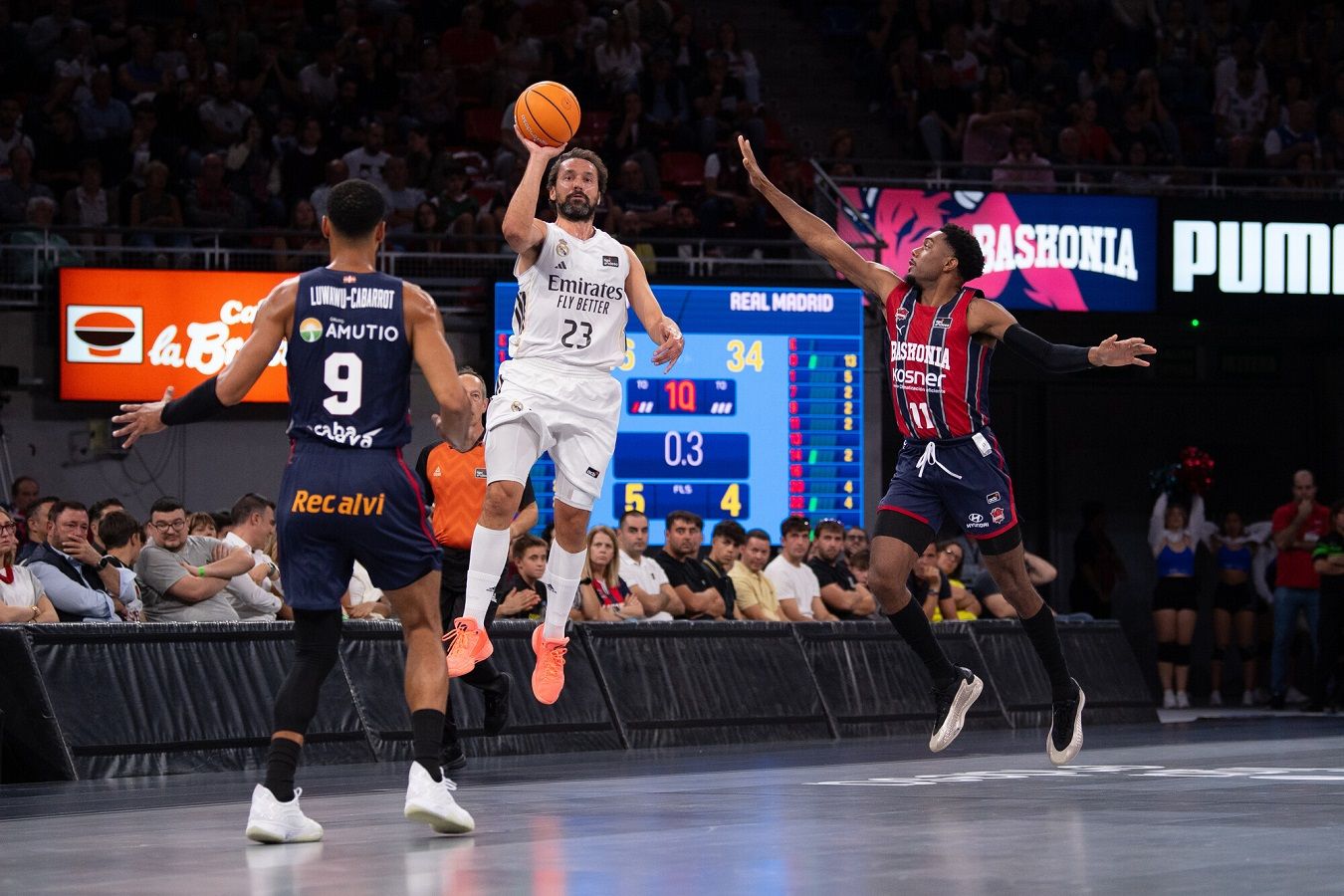 Baskonia vs Real Madrid  2025-2026  ACB Photo / Aitor Bouzo