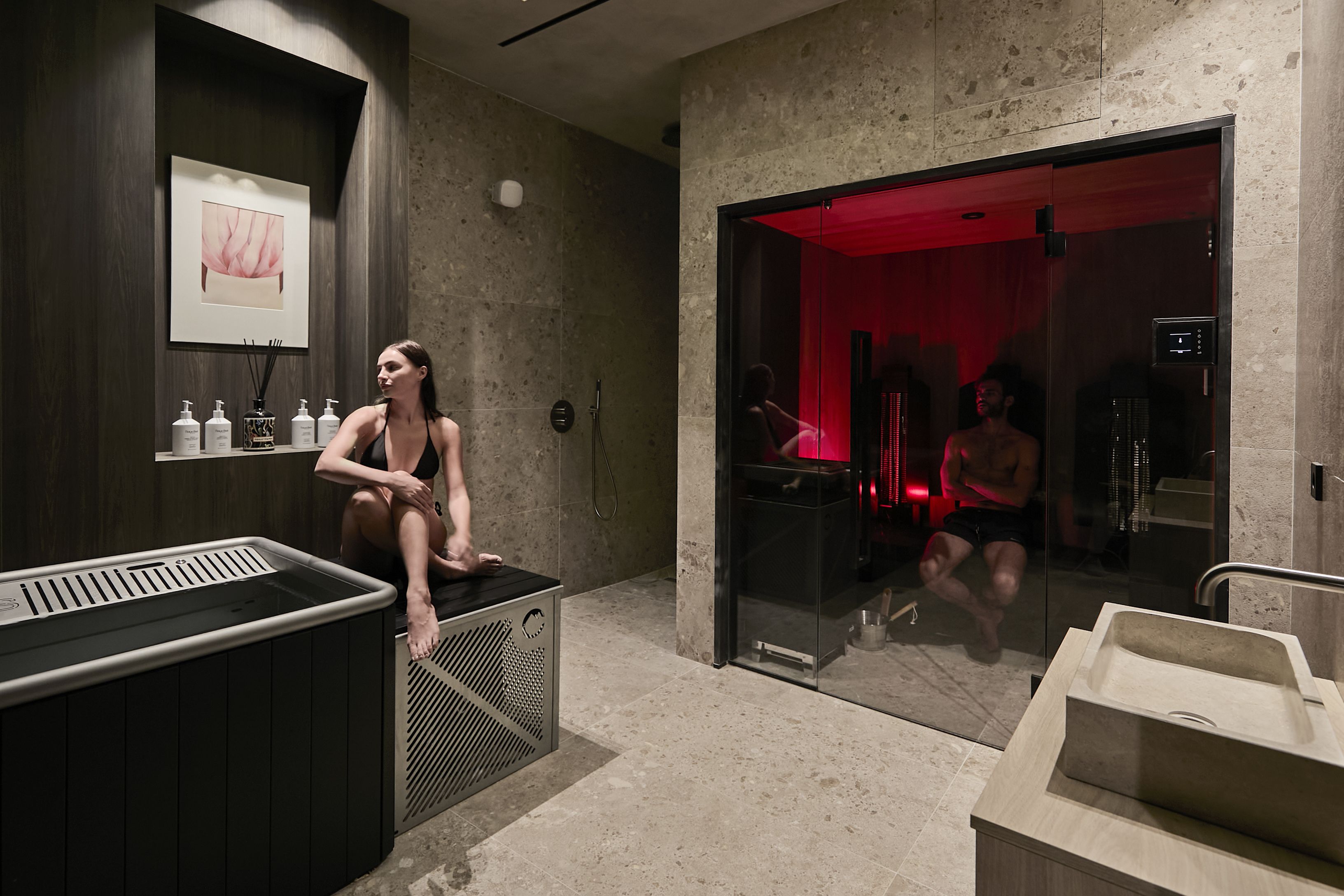 En The Qlture ha equipado vestuarios, zonas de fitness y wellness, contraste y longevity