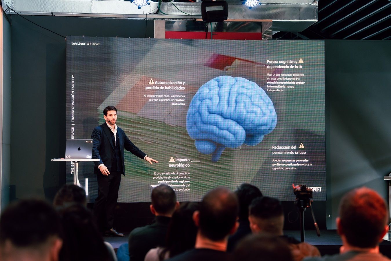 Luis López, director en EY Studio + 