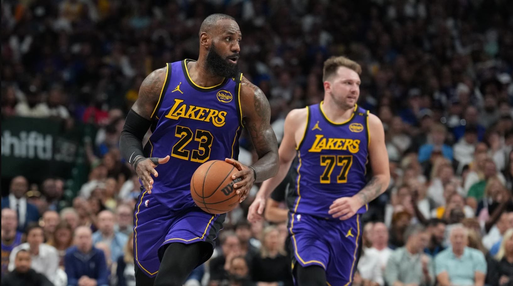 LeBron James y Luka Doncic. Fotografía Los Angeles Lakers    Getty