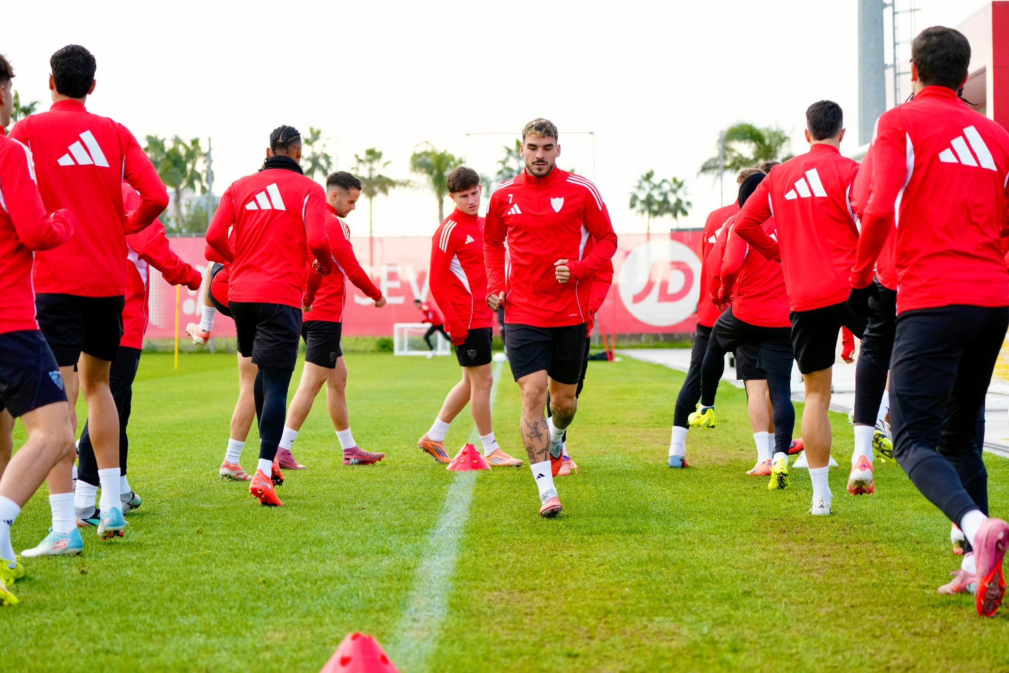 Sevilla FC Entrenamiento Plantilla Adidas 2025 2026