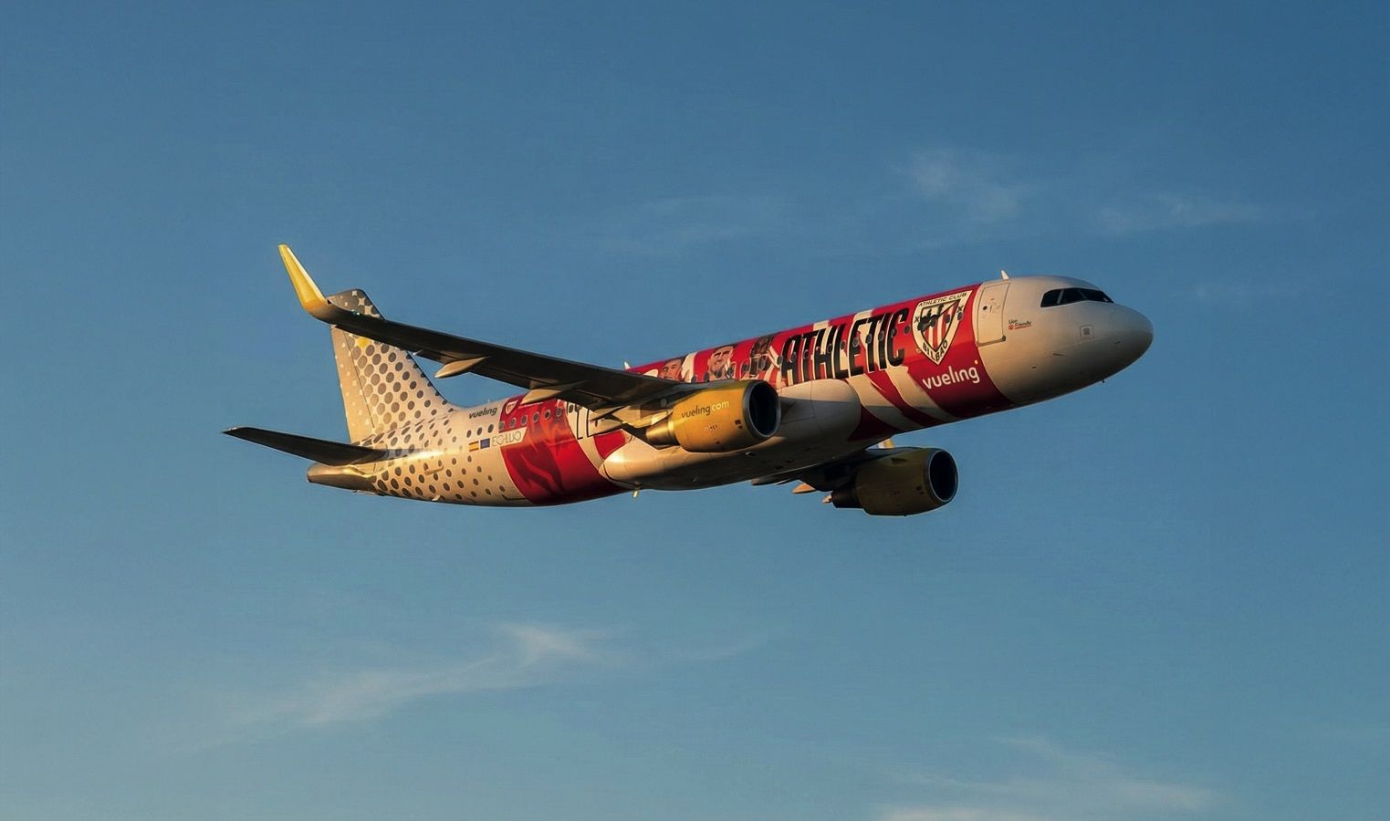 Avión vinilado de Vueling con la imagen del Athletic Club