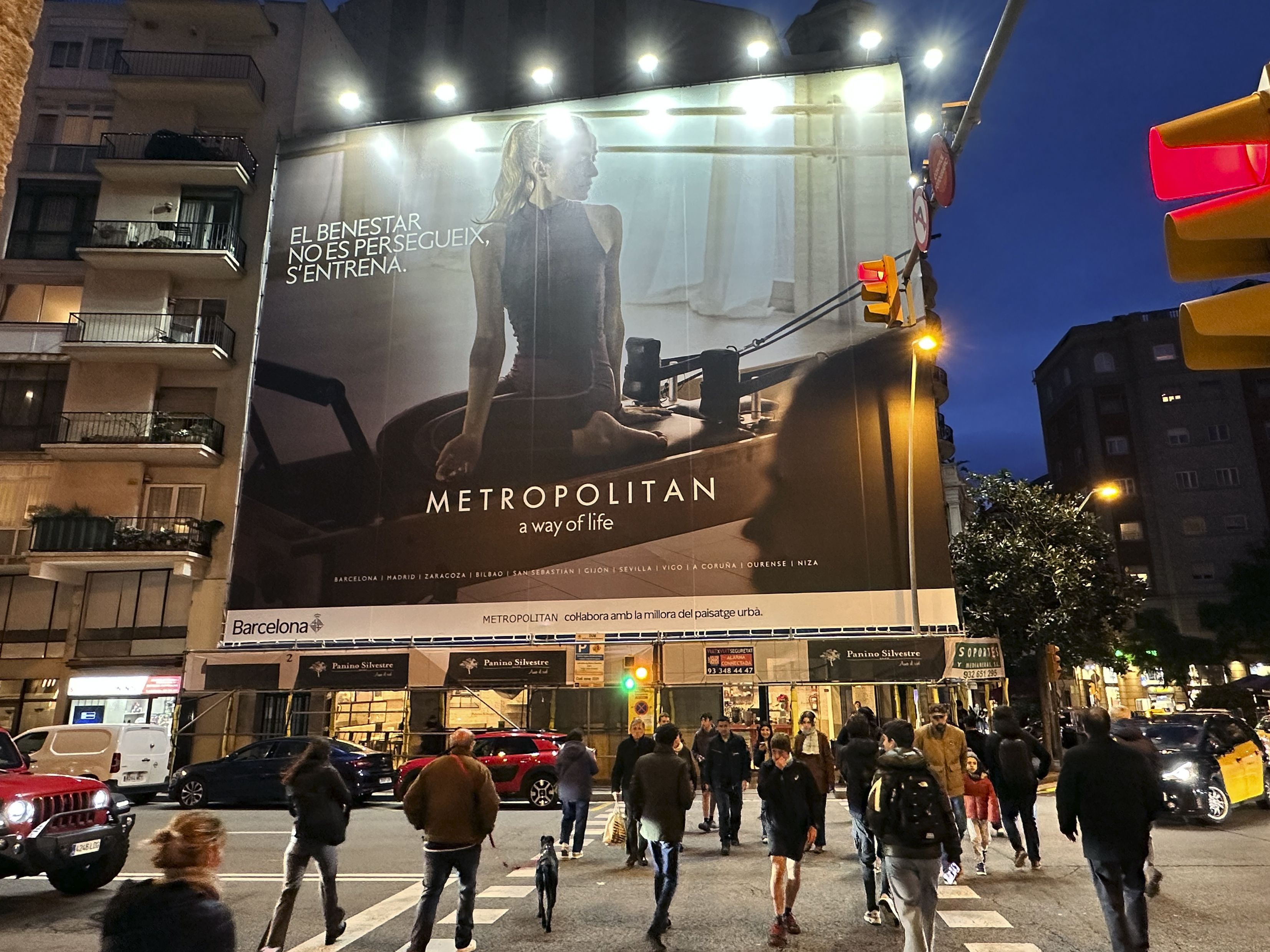 Metropolitan lona publicitaria Barcelona