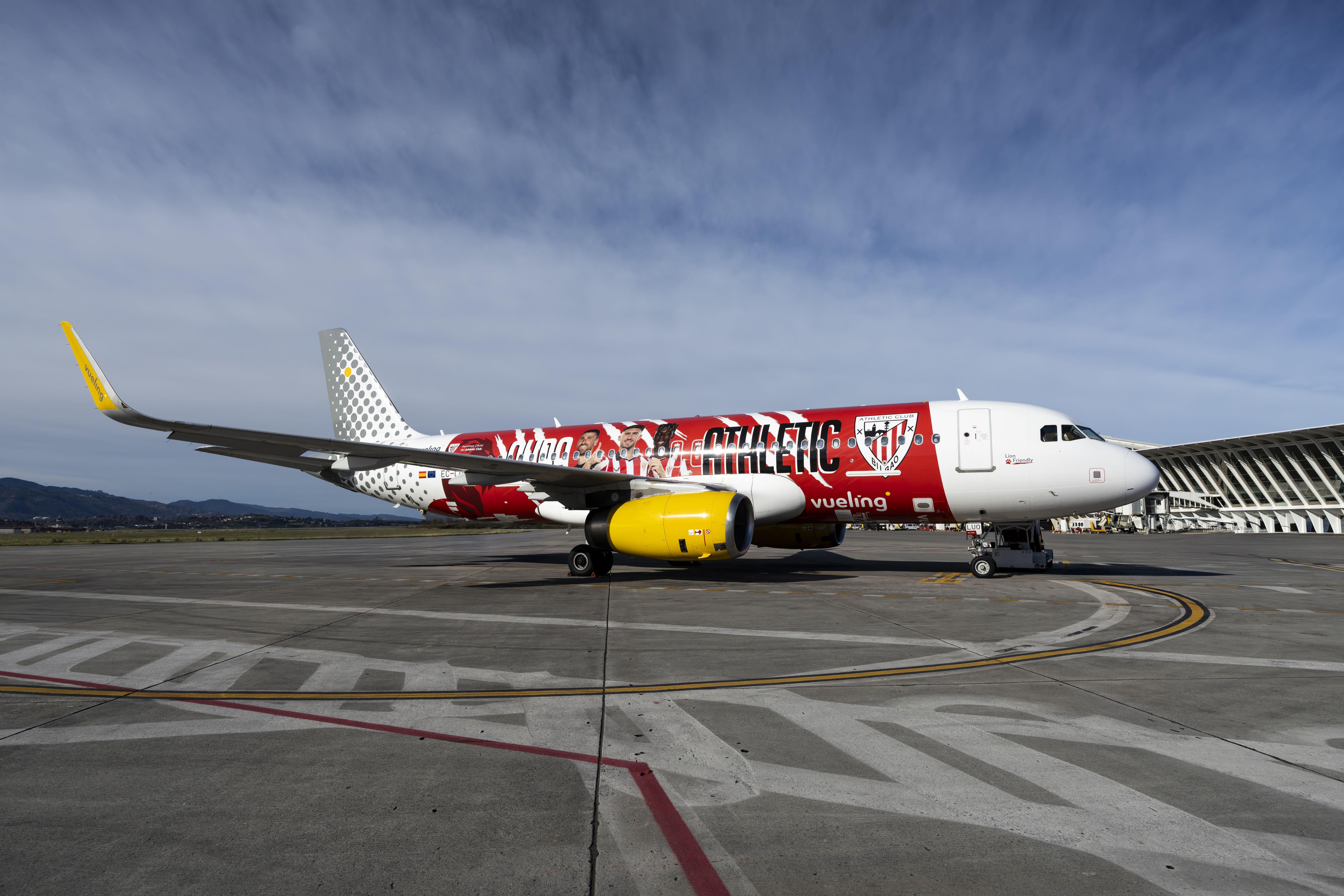 Avión vinilado de Vueling con la imagen del Athletic Club