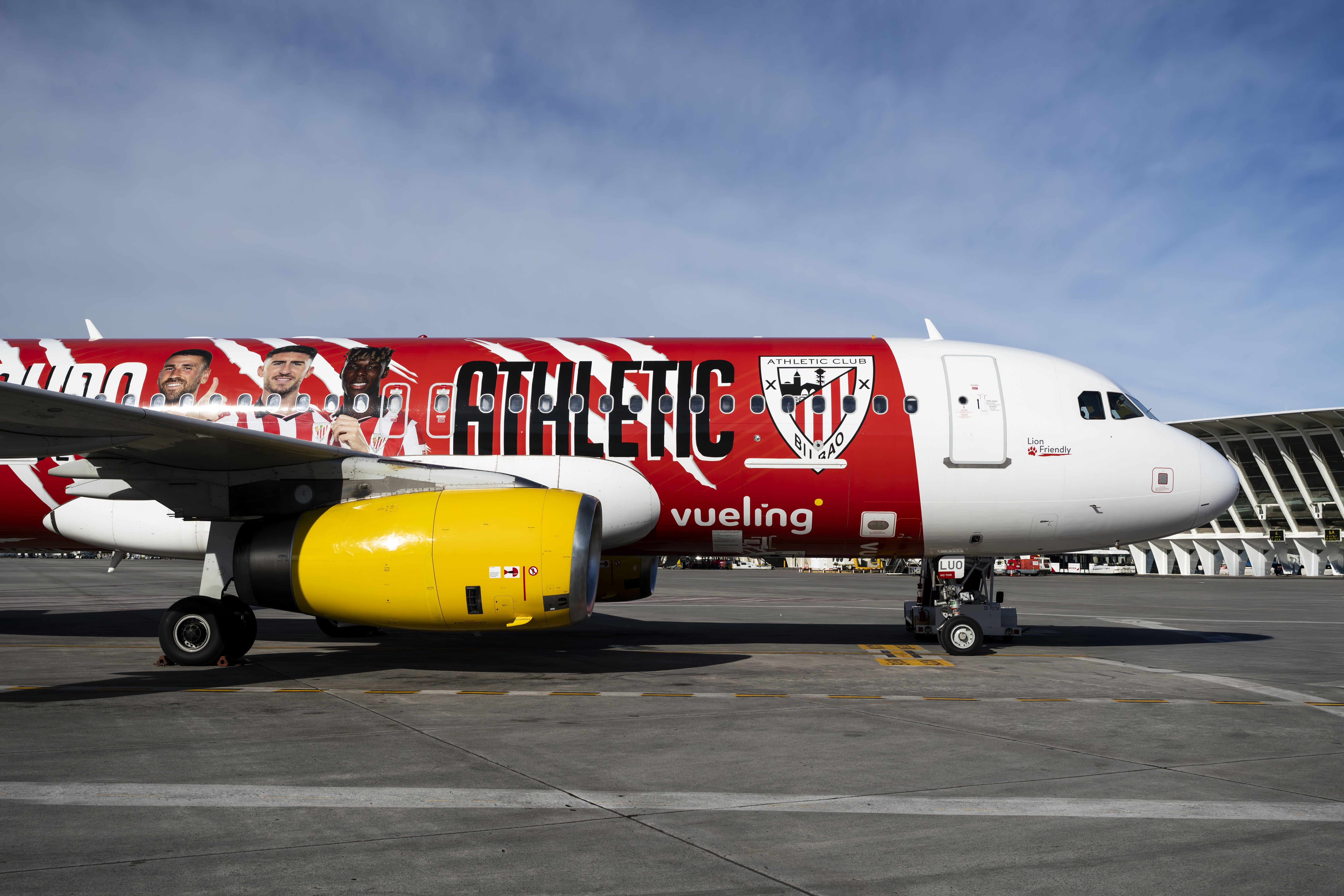 Avión vinilado de Vueling con la imagen del Athletic Club