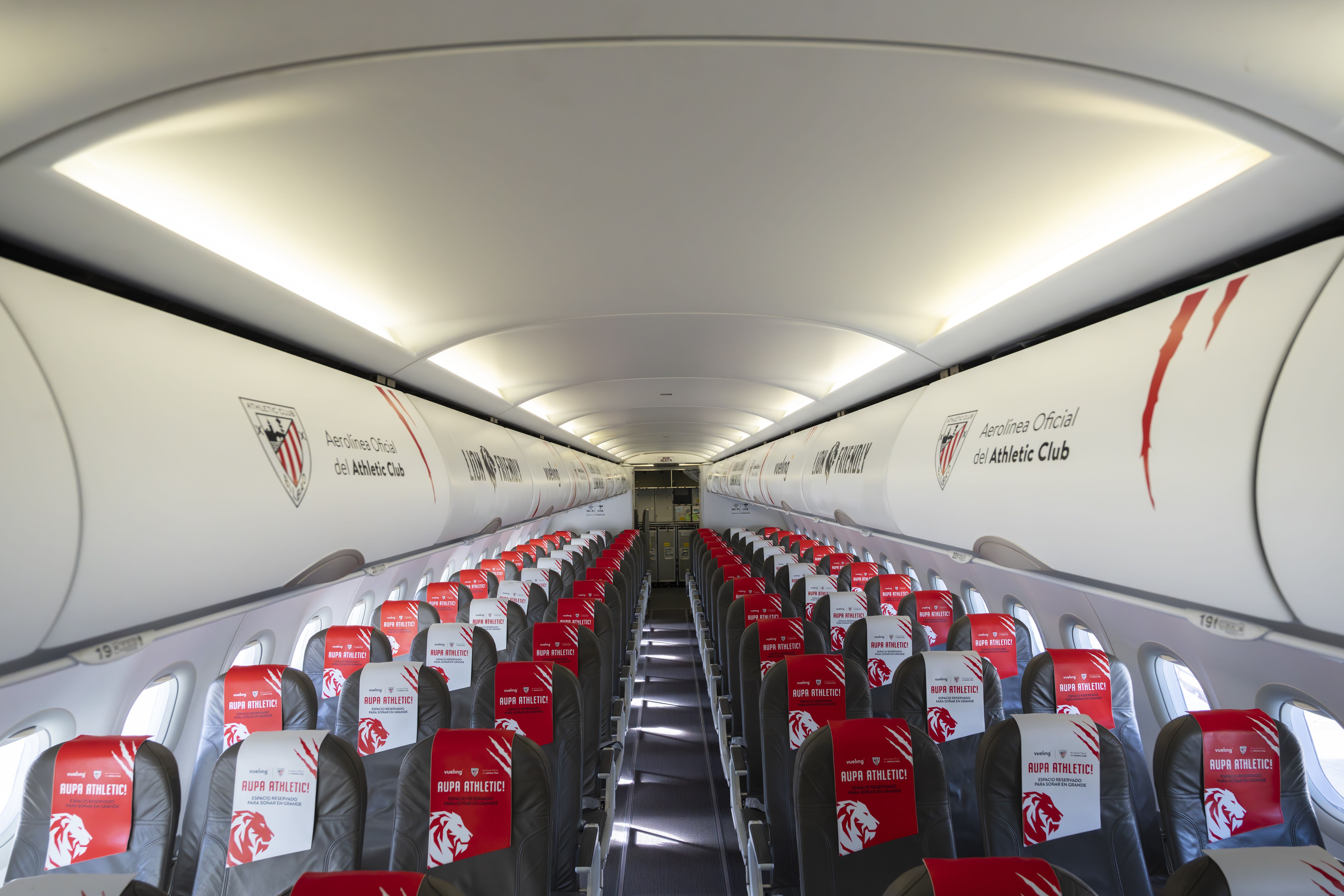 El pasillo central, decorado