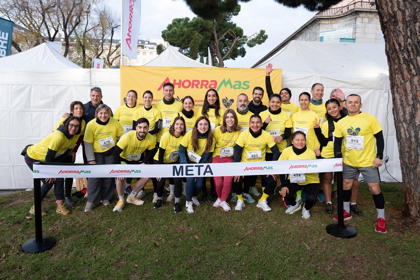 Ahorramás ofrece dorsales a sus trabajadores, que pueden participar en las carreras que patrocina