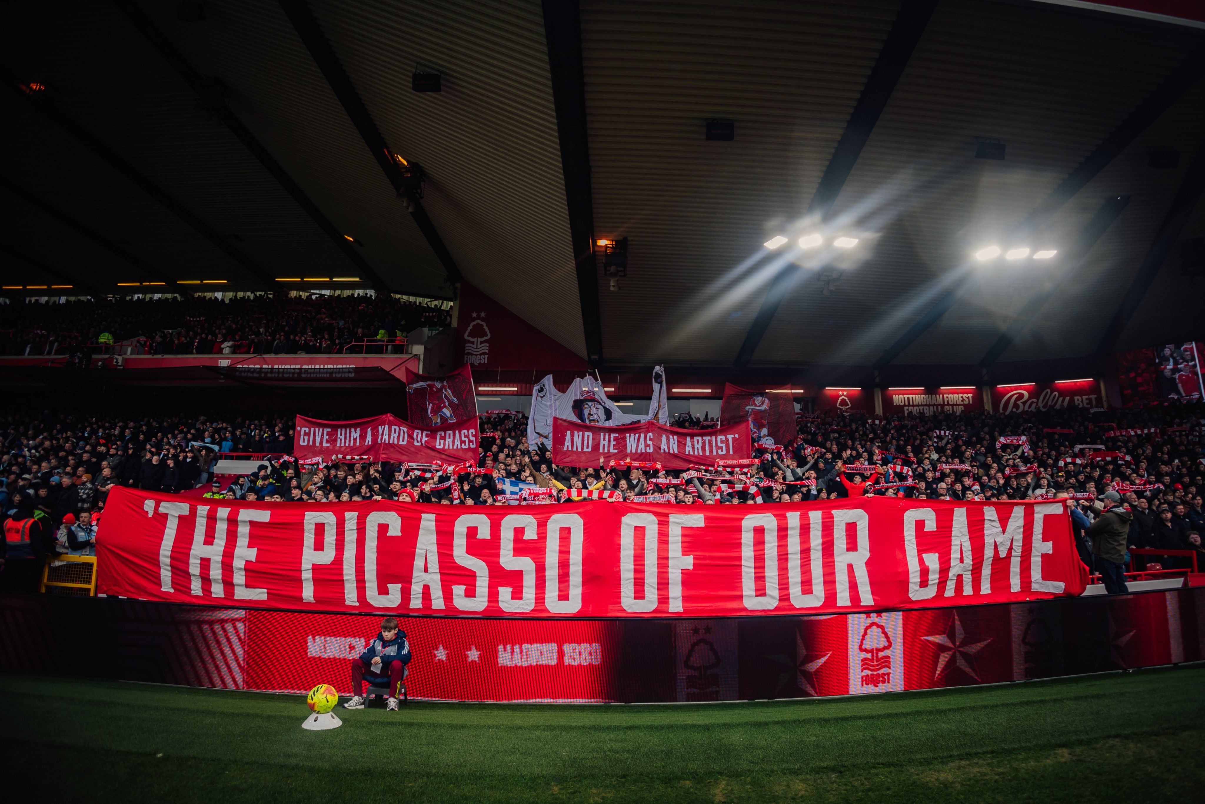 Nottingham Forest Estadio Gradas Asistencia Premier League 2025 2026