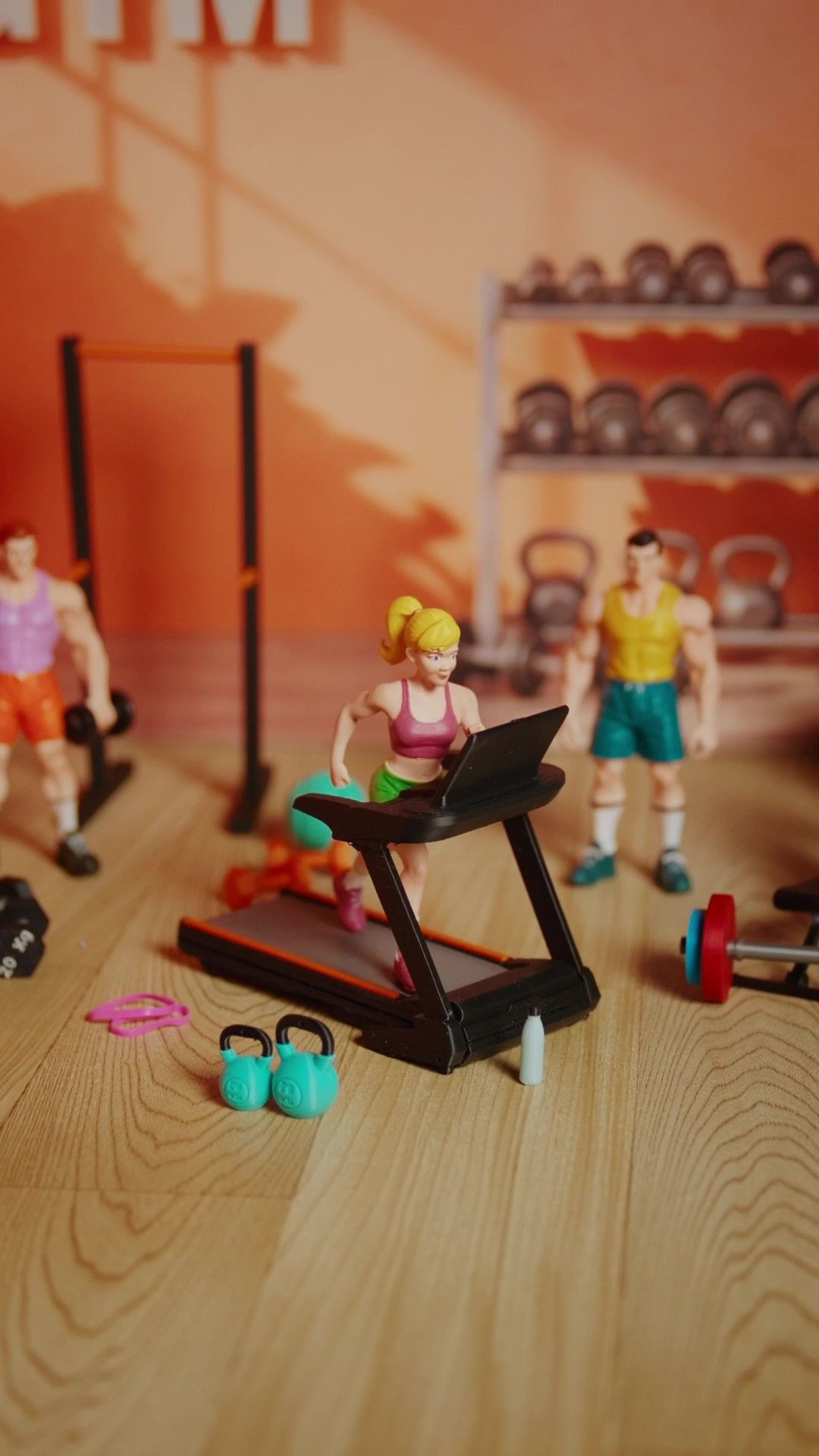 Synergym campaña marketing Año Nuevo 2026 muñeco