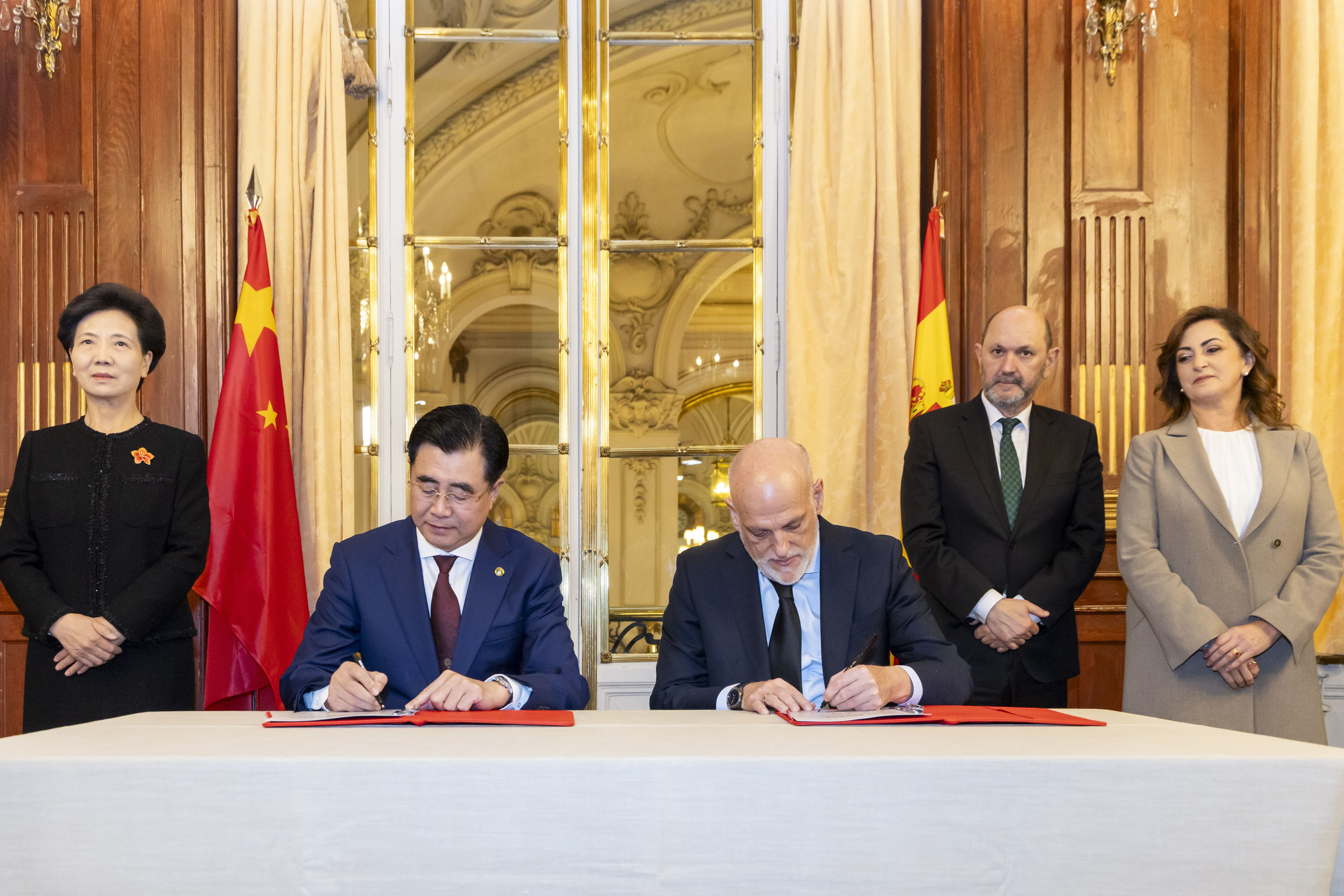 Tebas Bouzan LaLiga RFEF 2026 MoU China 2