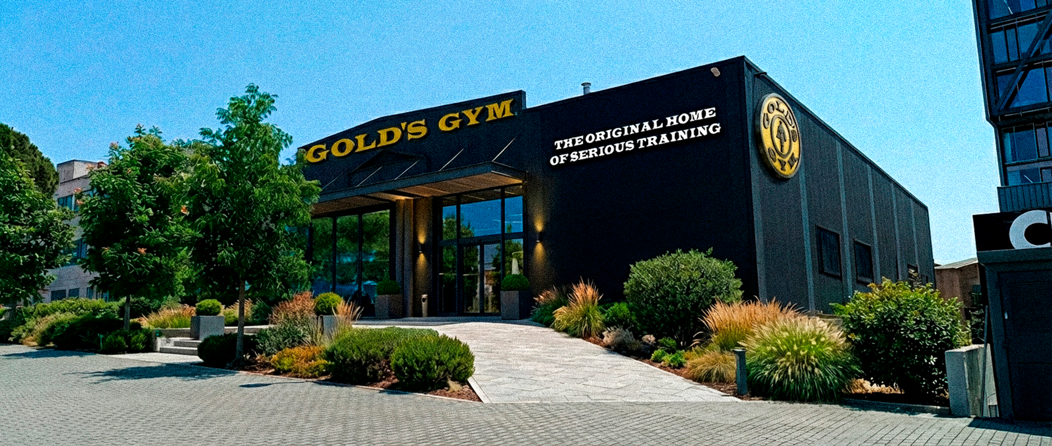 Fachada Gold's Gym
