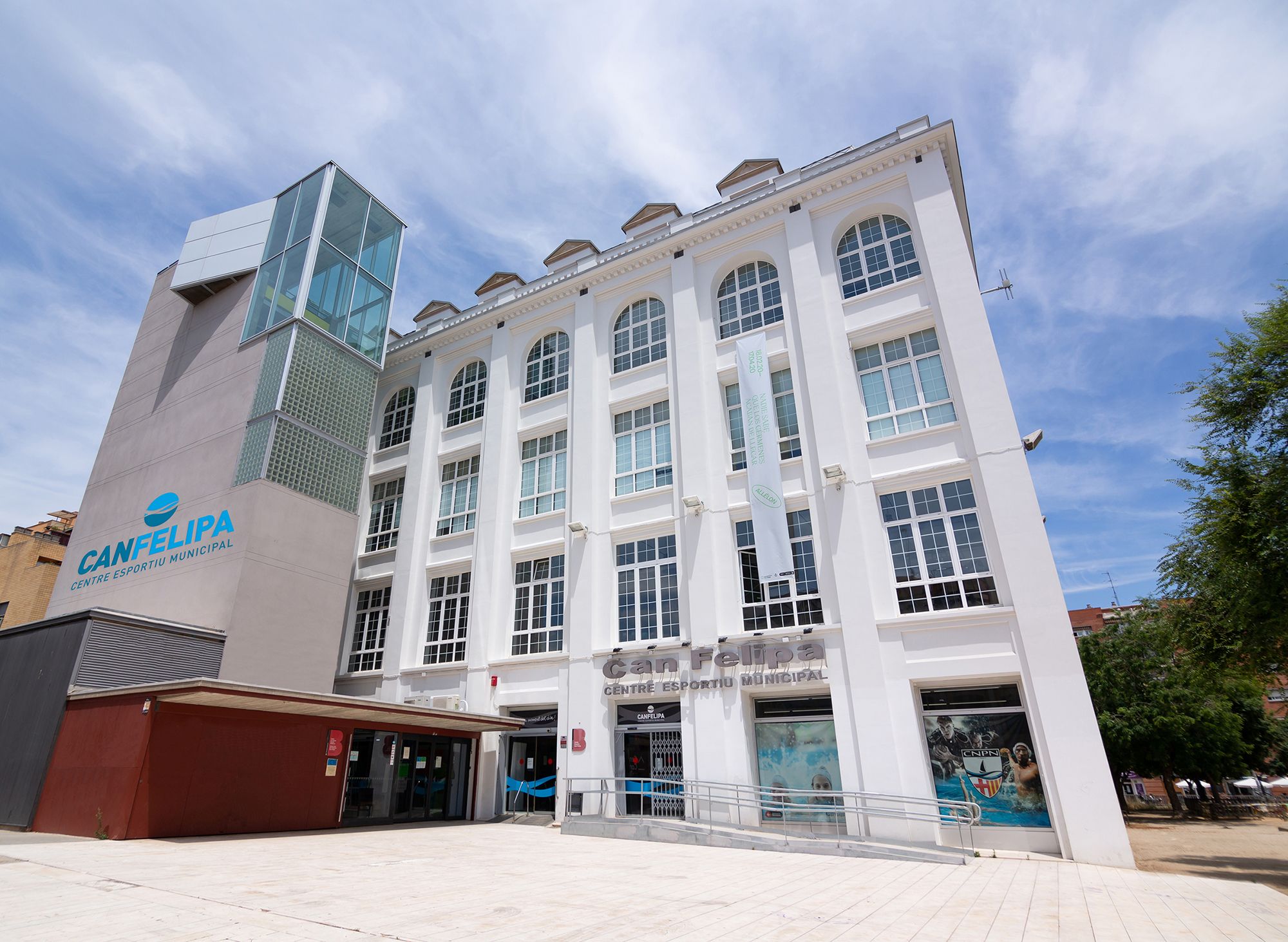 CEM Can Felipa Barcelona gimnasio polideportivo fachada