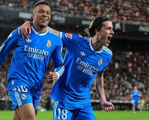 real madrid mbappe emirates adidas laliga azul 2026 525X424 IN OUT 1