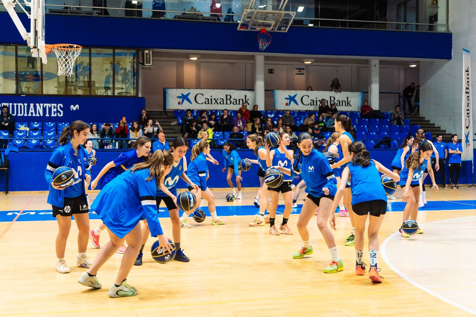 Como parte del patrocinio de CaixaBank todas las niñas participantes recibieron un balón como recuerdo de la jornada