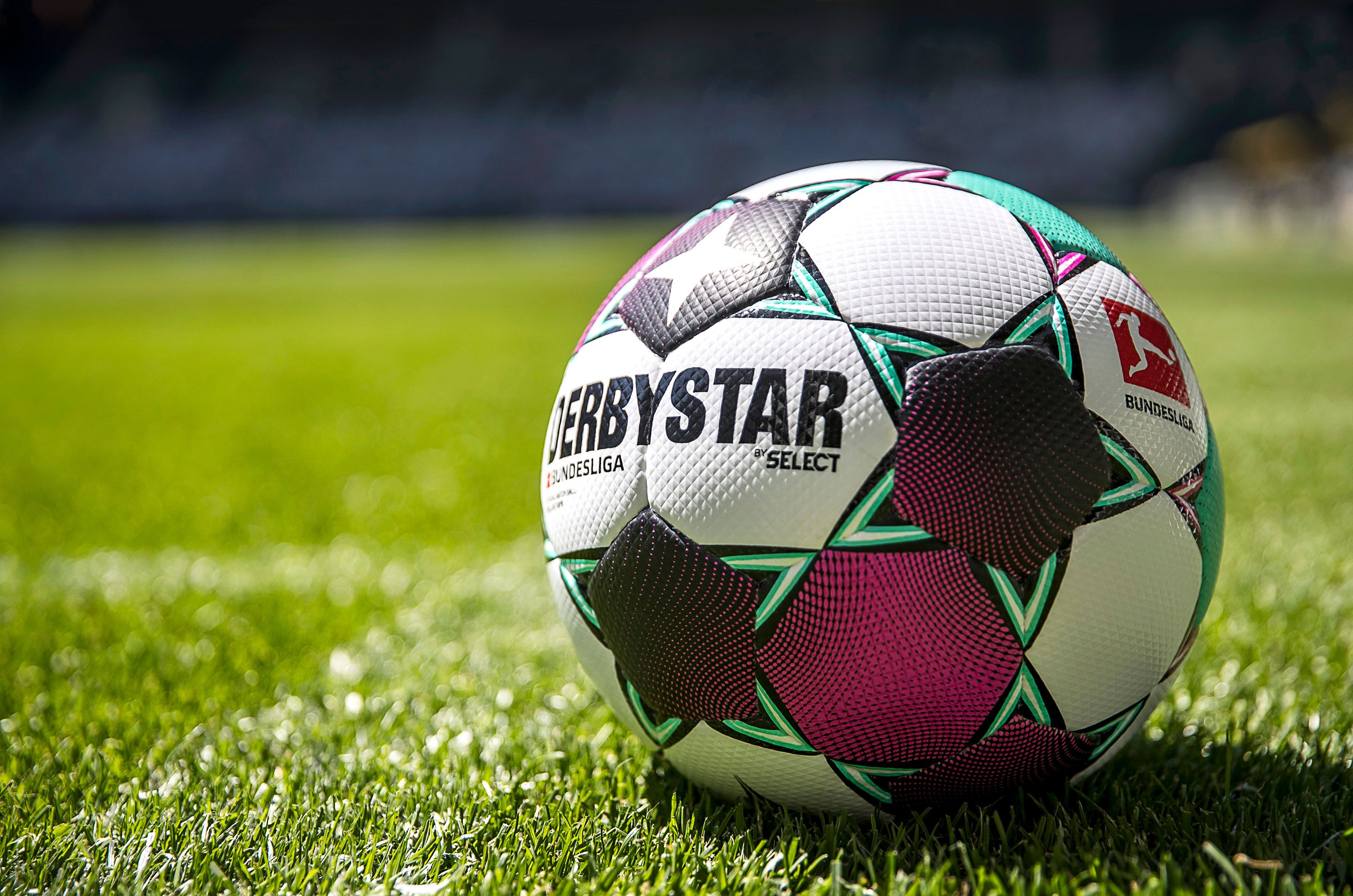 La Bundesliga renueva hasta 2026 Derbystar para el su...