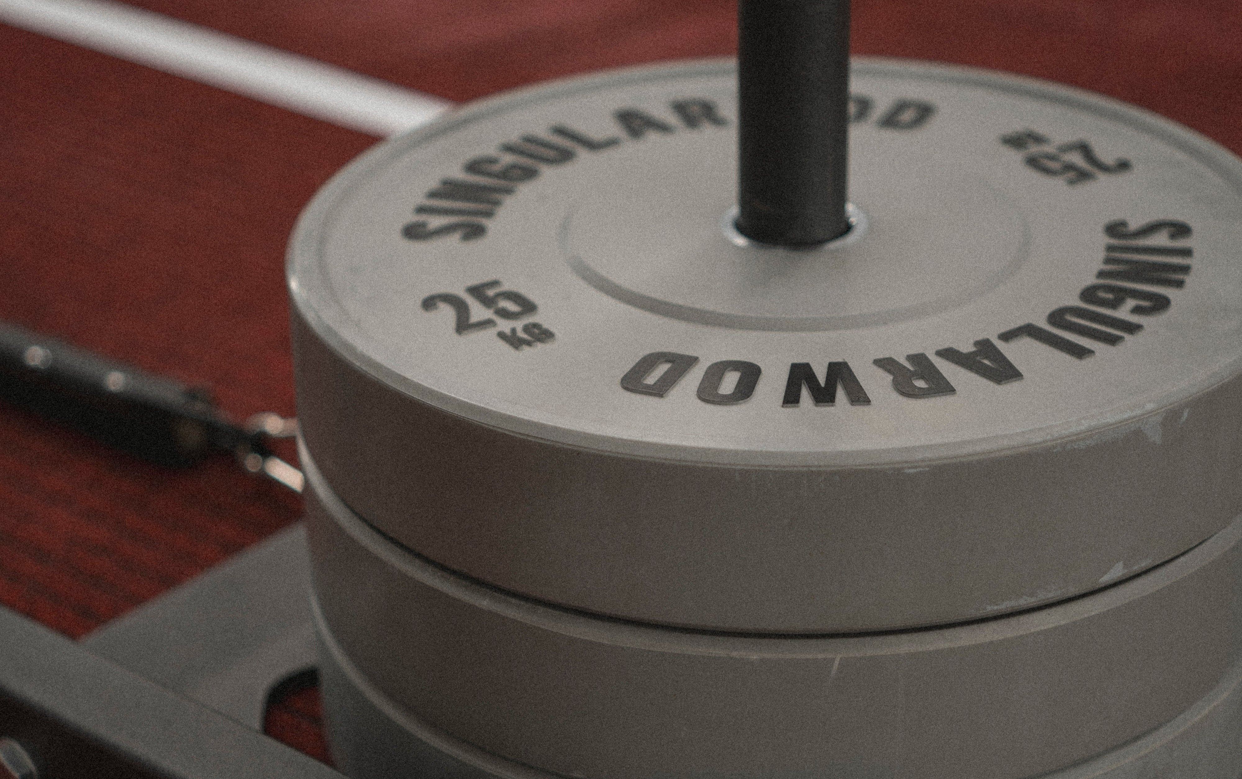 SINGULARWOD contiene una línea de discos de peso con el mismo color e identidad que el resto de productos