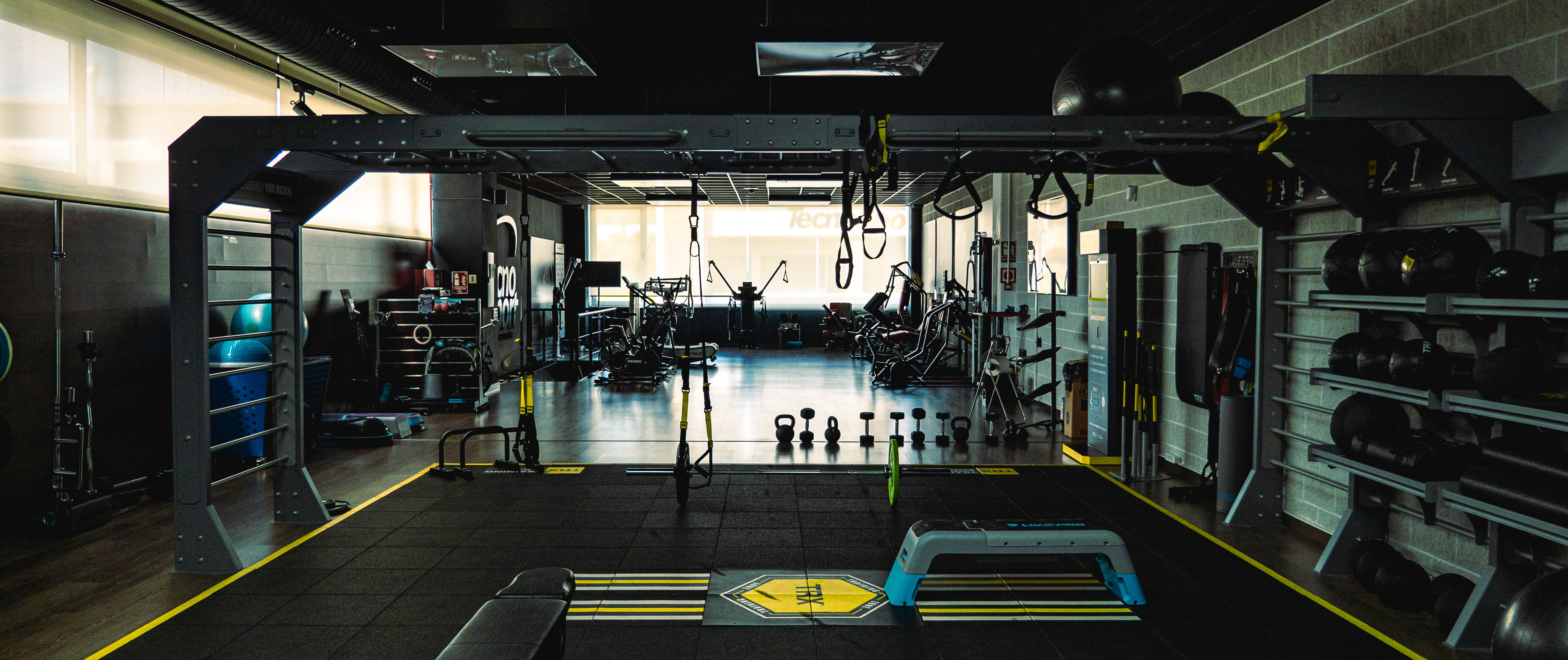 Tienda con equipamiento de fuerza de TecnoSport