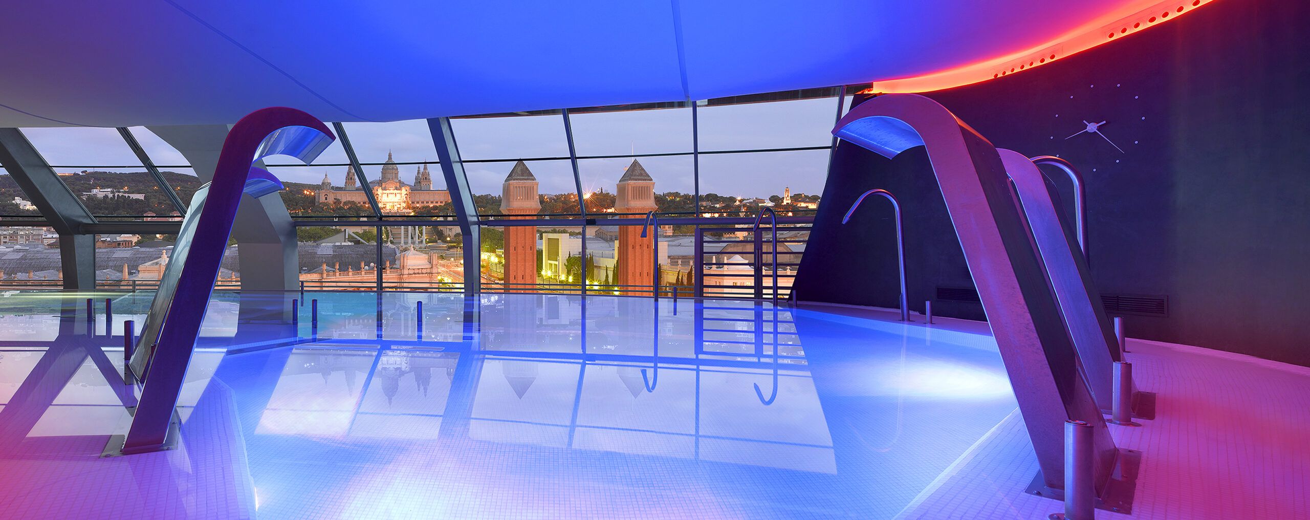 En Barcelona, Metropolitan cuenta con un club en el centro comercial Arenas, donde antiguamente existió una plaza de toros En Barcelona, Metropolitan cuenta con un club en el centro comercial Arenas, donde antiguamente existió una plaza de toros