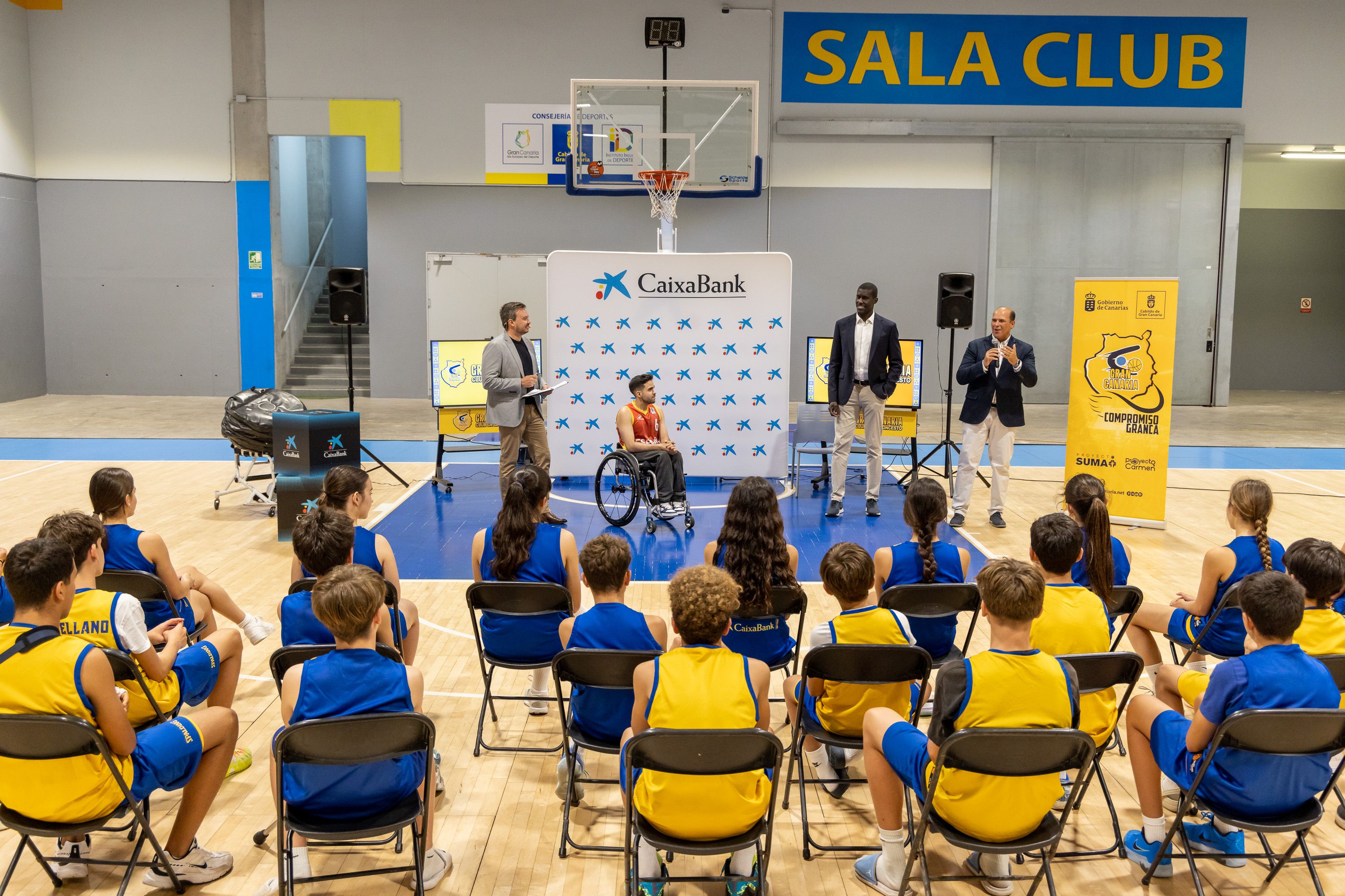 Niños y niñas viviendo en primera persona el valor del deporte adaptado