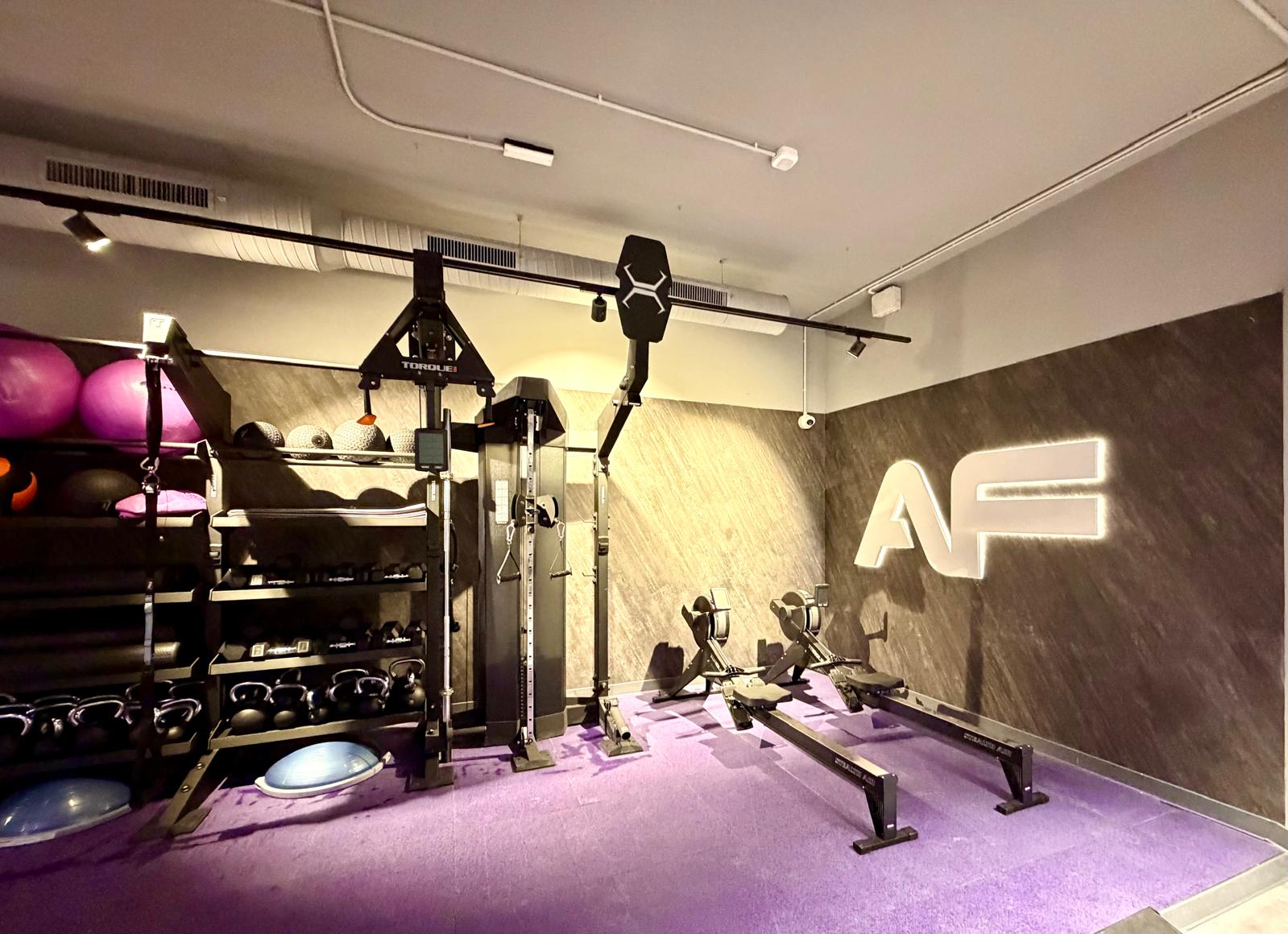 Los centros de Anytime Fitness cuentan con una zona de remo