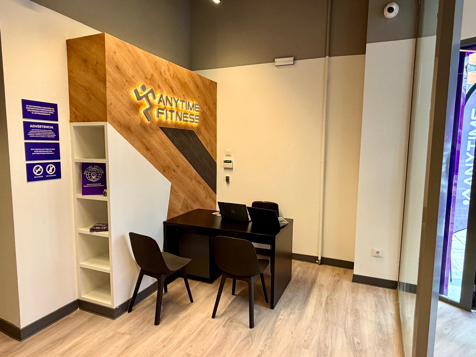 Los gimnasios de Anytime Fitness ofrecen planes de entrenamiento personalizados con instructores