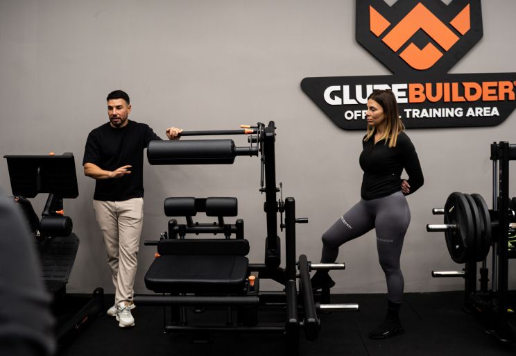 Arturo García en el área de Glutebuider.