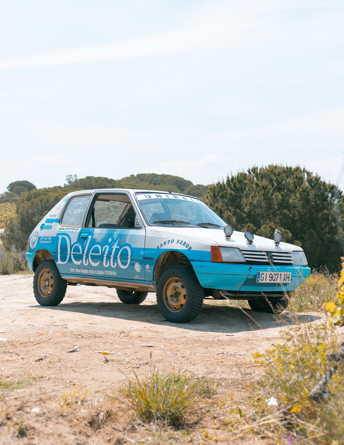 Deleito compitió con un equipo en la carrera Uniraid por el desierto de Marruecos para llevar material solidario a varios poblados. El coche estaba vinilado con Deleito y el Manchester City, ya que su Fundación también se unió al equipo.