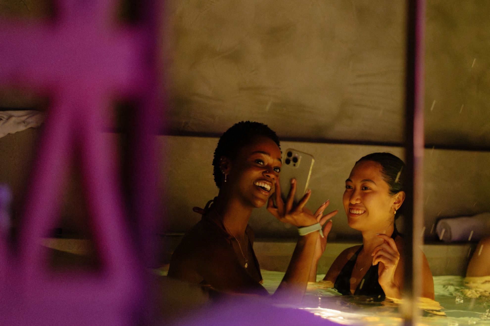 Usuarias disfrutando de la spa rave. Spa Rave - Inner Flow Studio - IG  @innerflow_barcelona